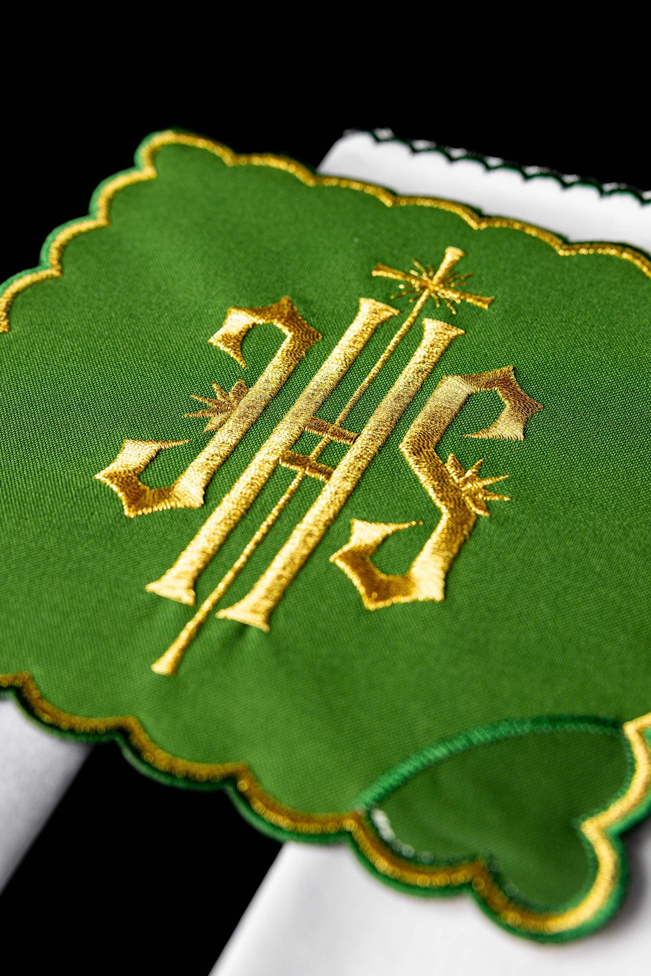 Komplet Kielichowy Haftowany IHS Zielony - ORNATY.PL