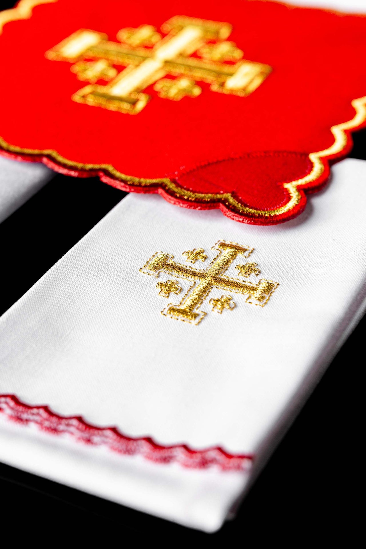 Komplet Kielichowy Haftowany Krzyż Jerozolimski Czerwony - ORNATY.PL