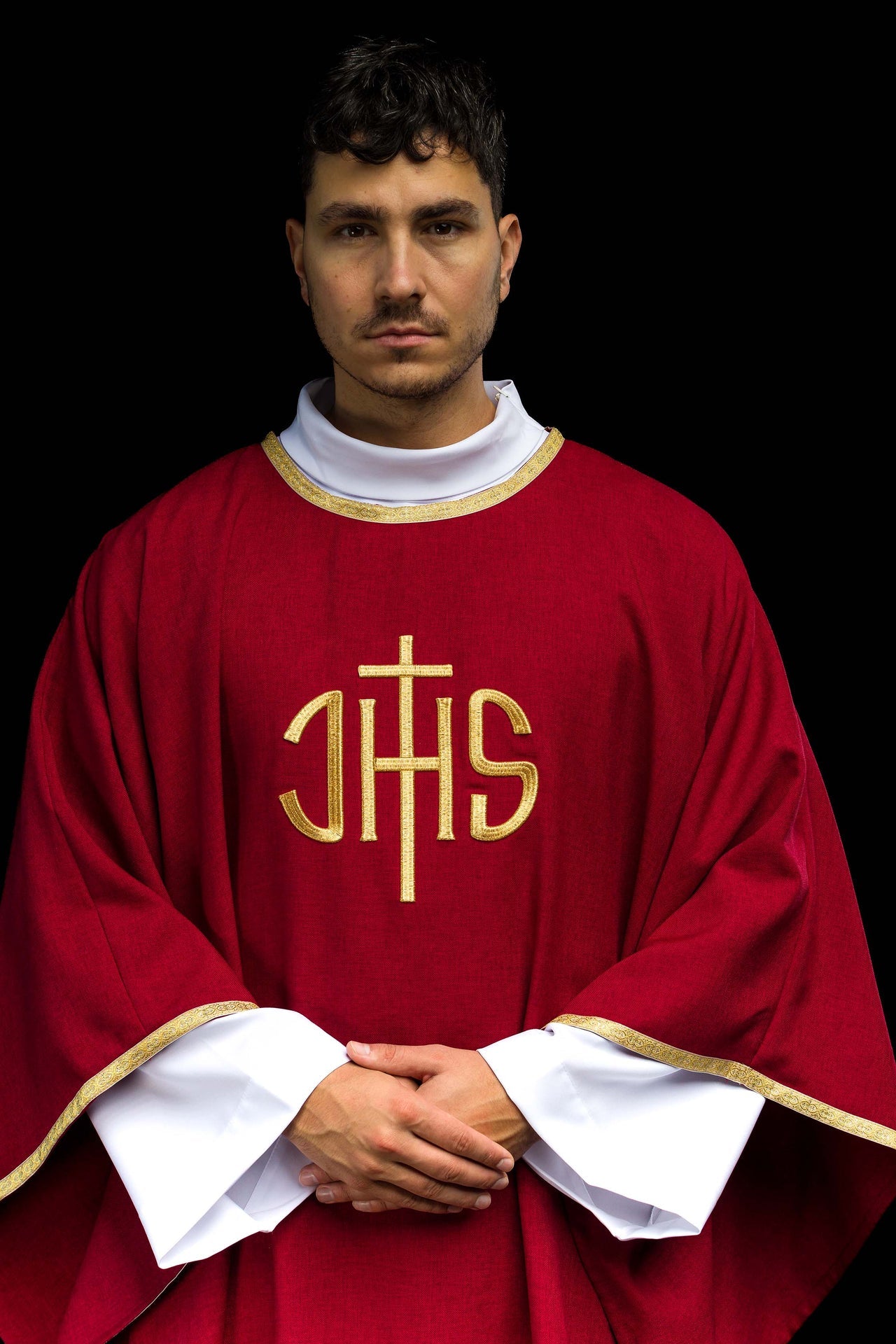 Czerwony ornat liturgiczny z złotym haftem IHS - ORNATY.PL