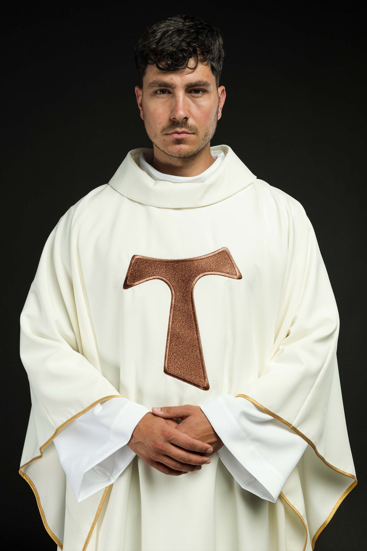 Ornat liturgiczny z franciszkańskim krzyżem - ORNATY.PL