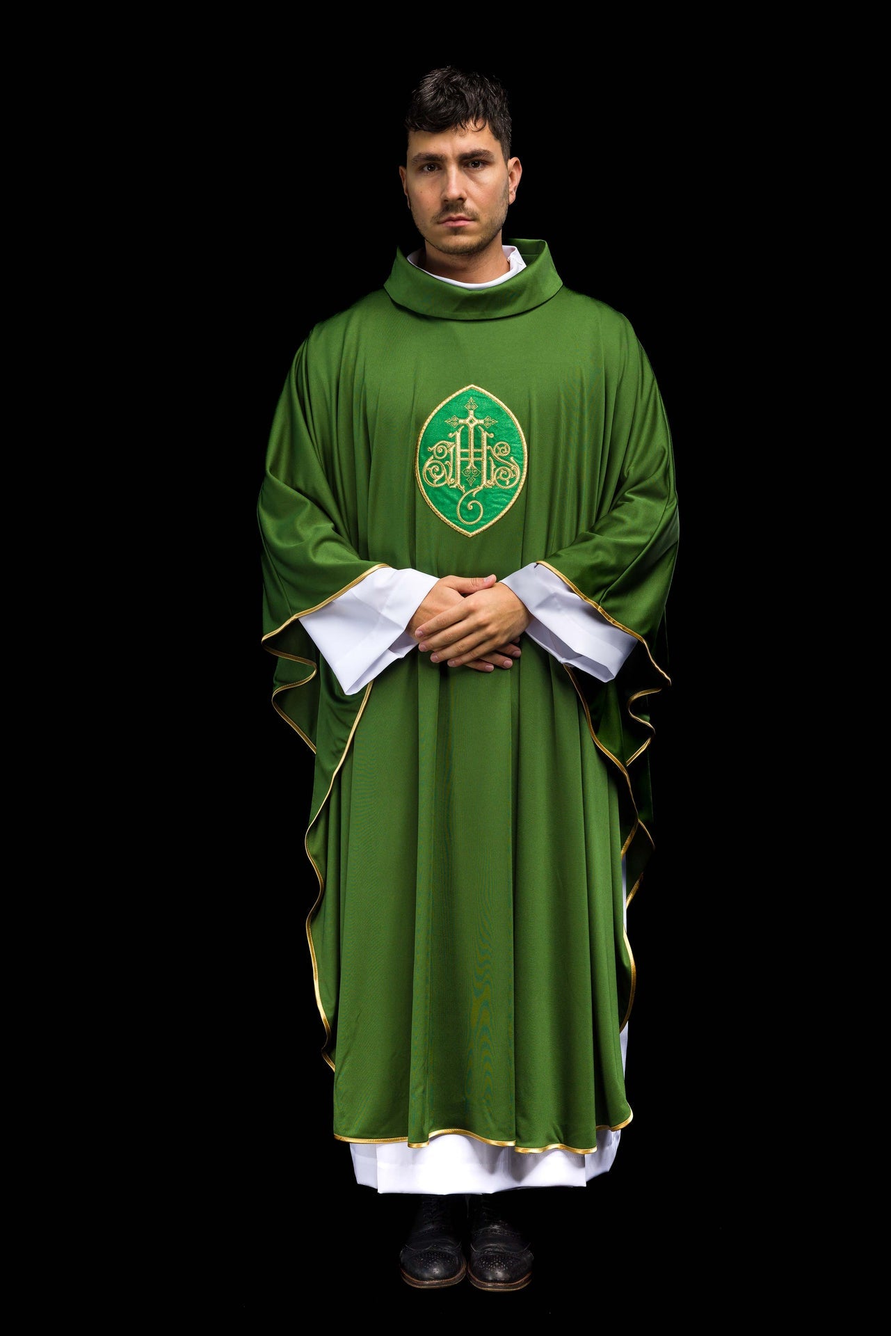Ornat haftowany z IHS lekka dzianina SACROLITE - ORNATY.PL