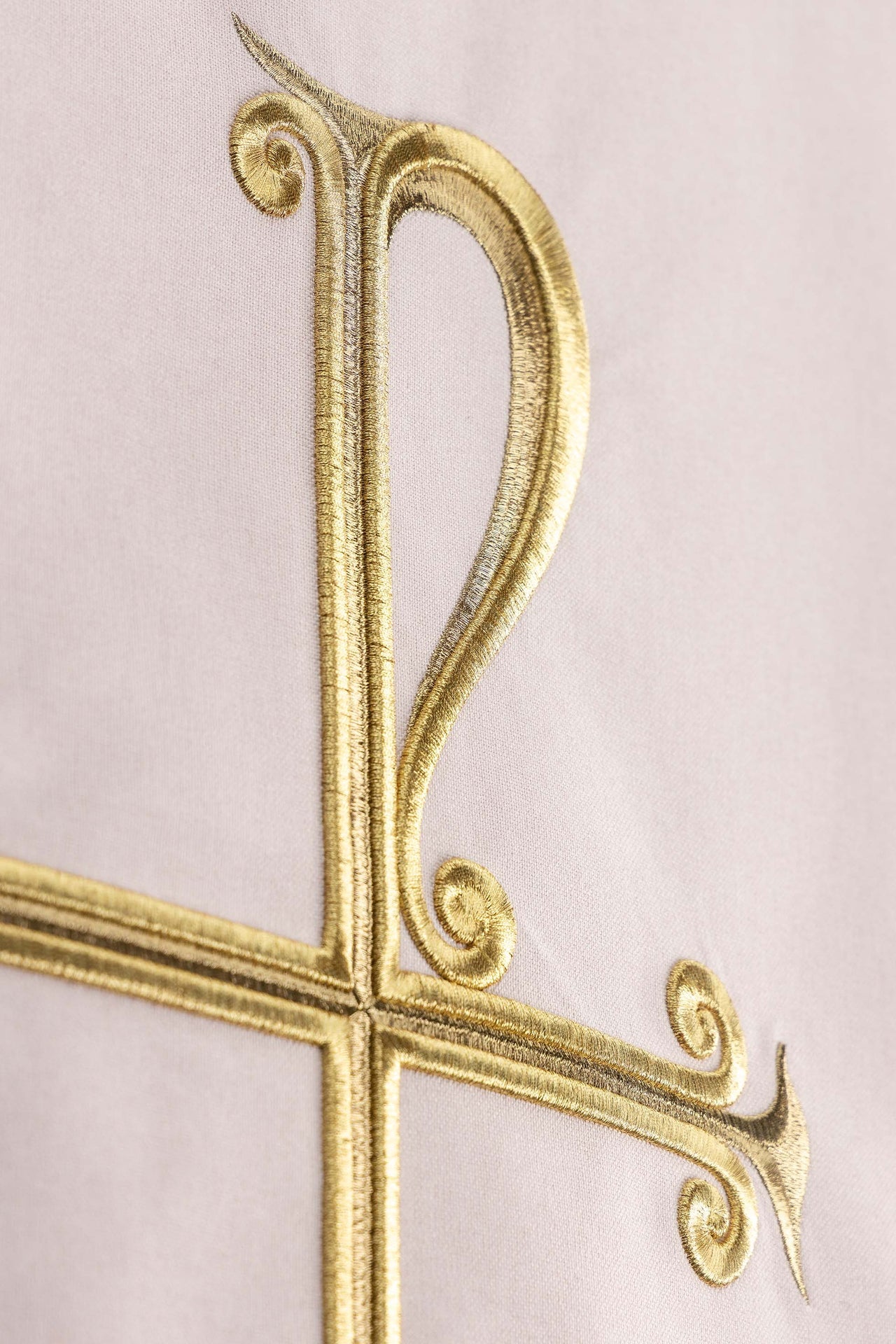 Serweta na lektorium z haftem Pax różowa