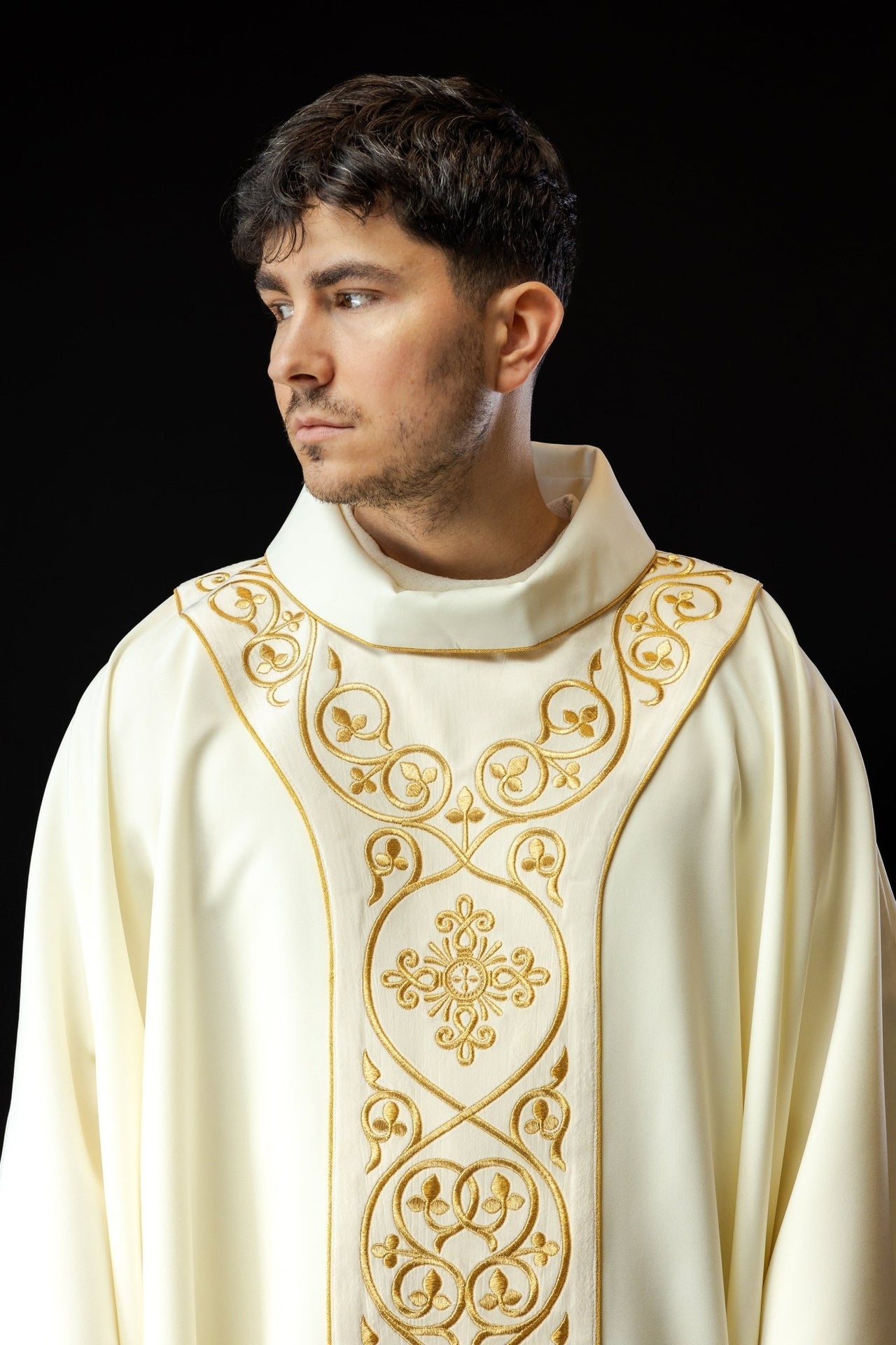 Aksamitny Ornat Liturgiczny z Haftowanym Pasem i Stułą - alba.pl