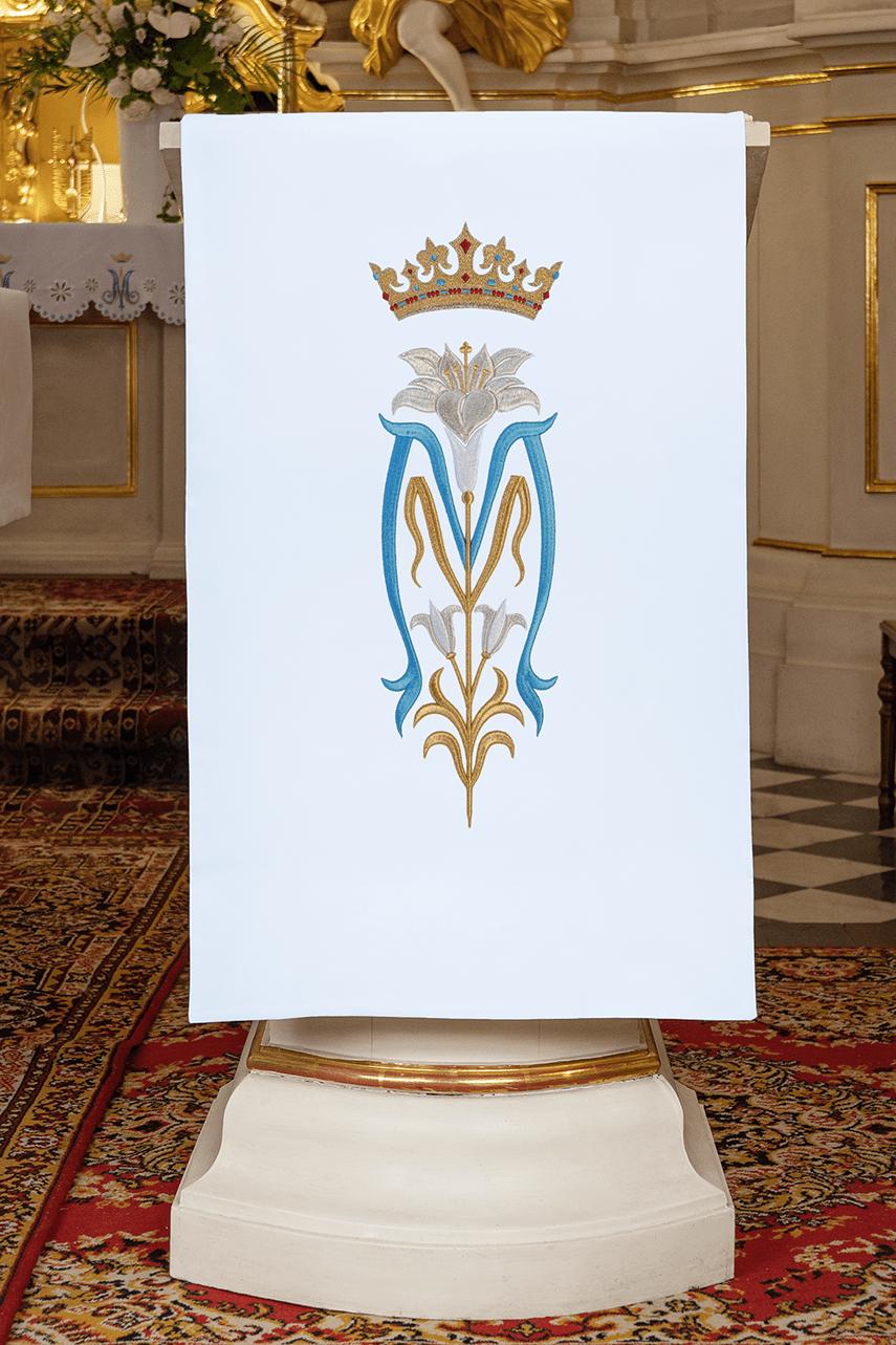 Biała Serweta na Lektorium z Haftem Maryjnym - Elegancka Liturgia - alba.pl