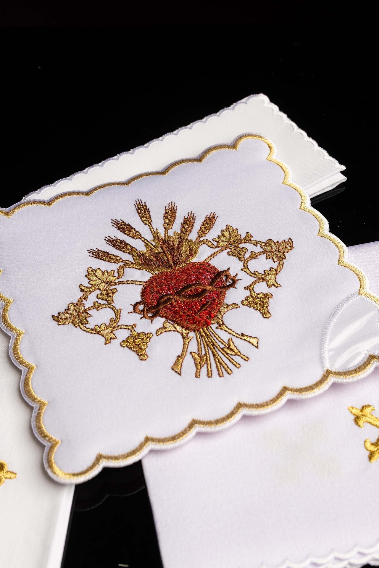 Bielizna Kielichowa Haftowana Serce Jezusa Komplet 4-częściowy - alba.pl