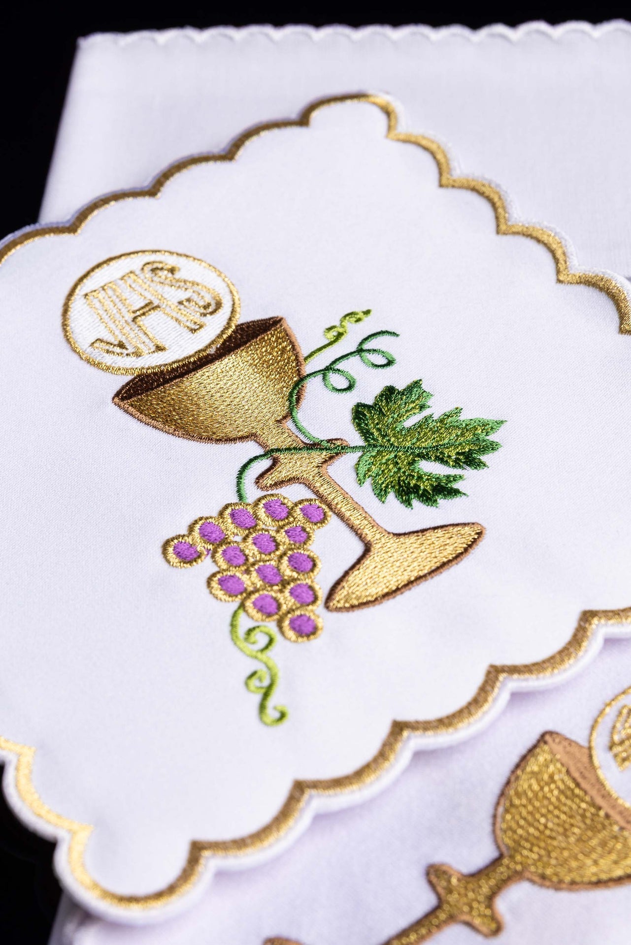 Bielizna Kielichowa Haftowana Złotem - Komplet z Motywem Eucharystycznym - alba.pl