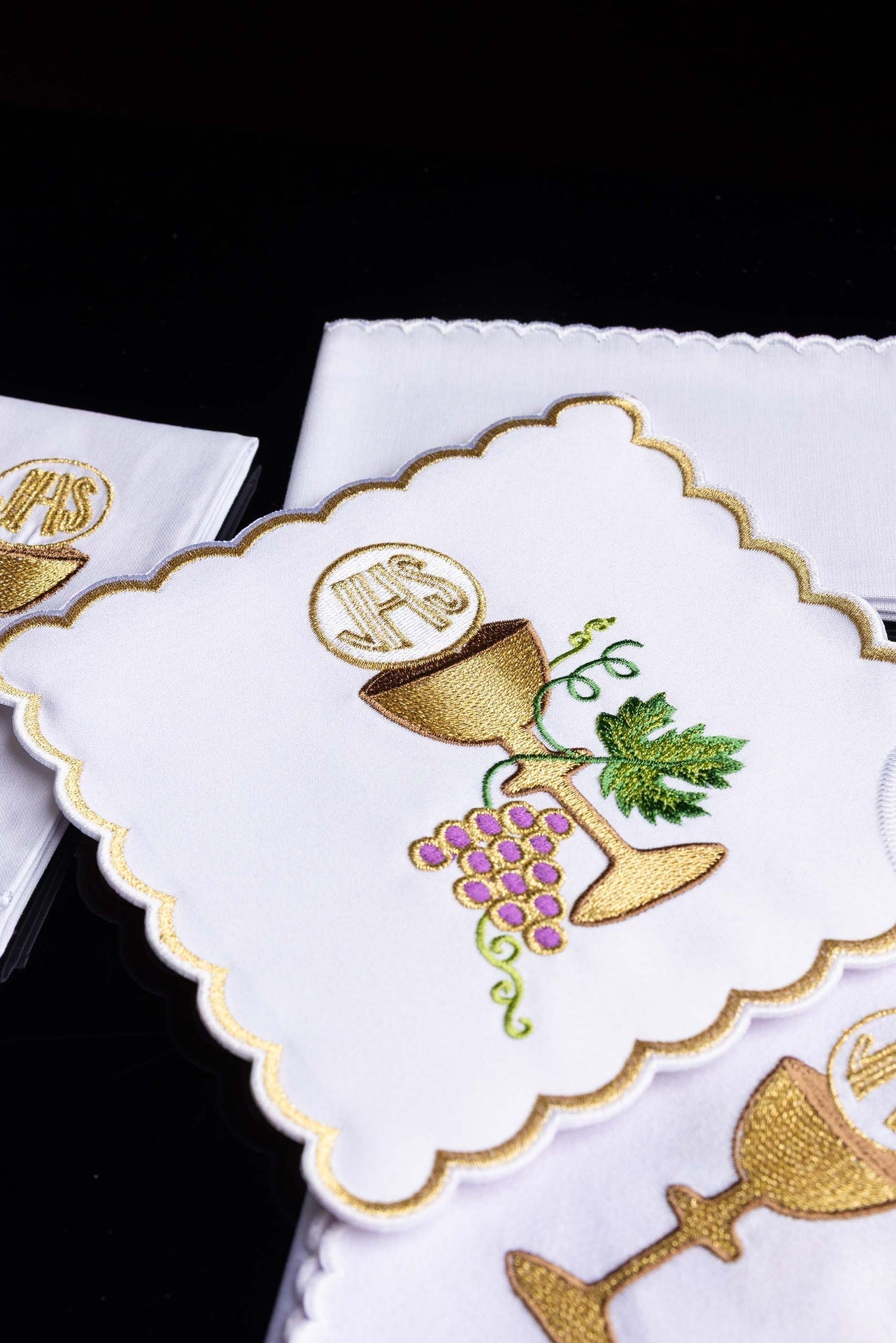 Bielizna Kielichowa Haftowana Złotem - Komplet z Motywem Eucharystycznym - alba.pl
