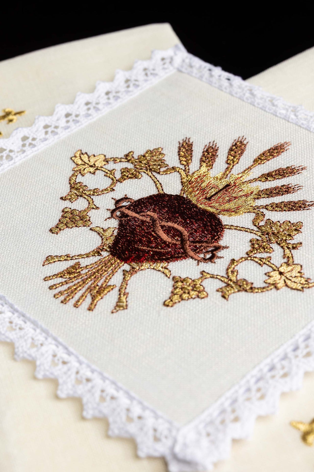 Bielizna Kielichowa Lniana Haftowana - Komplet Eucharystyczny - alba.pl