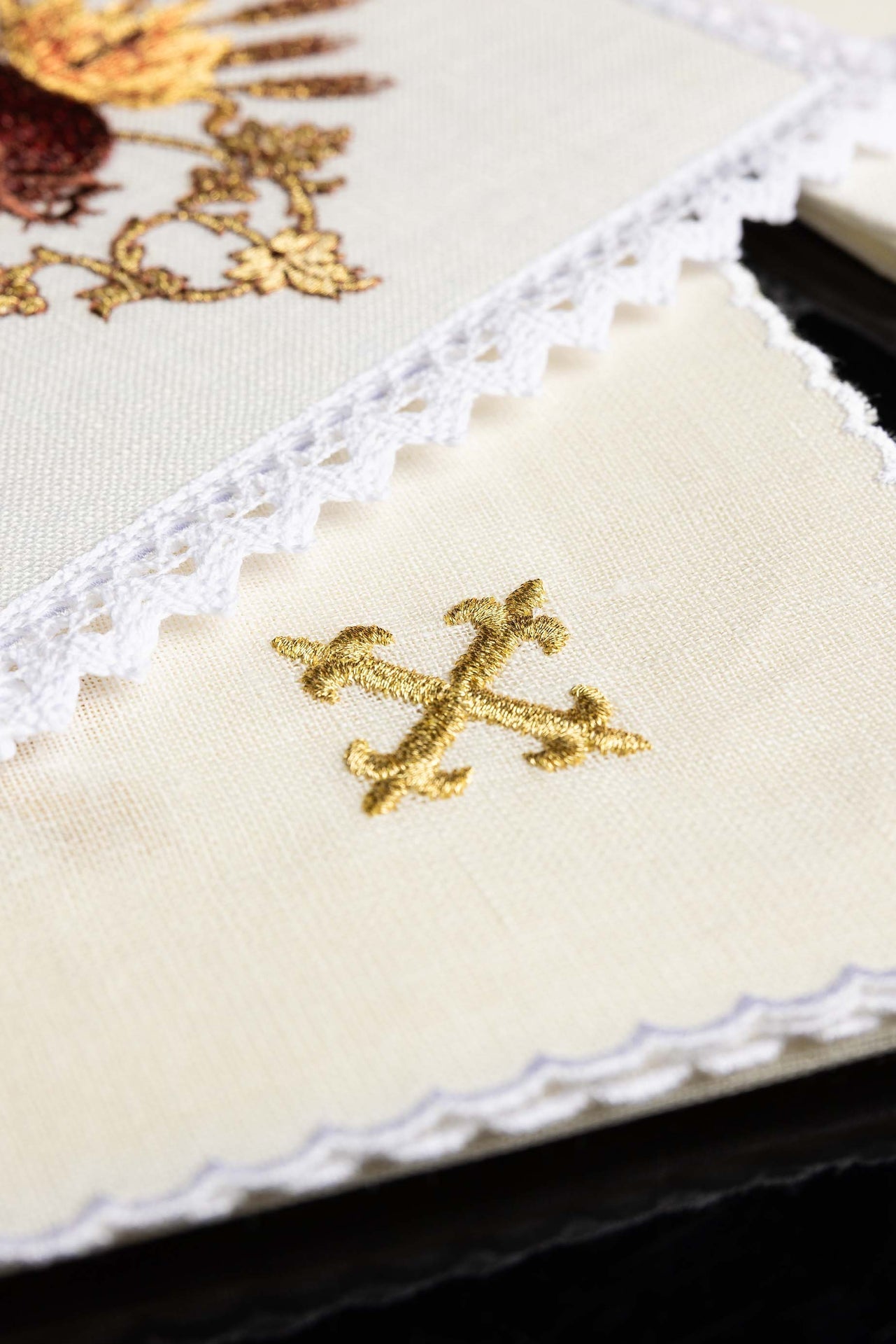Bielizna Kielichowa Lniana Haftowana - Komplet Eucharystyczny - alba.pl