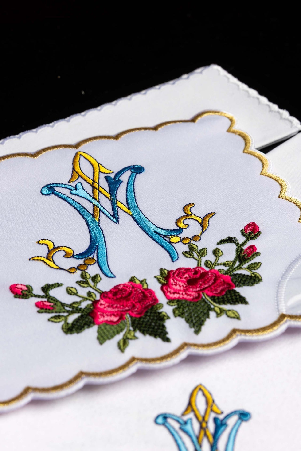 Bielizna Kielichowa Maryjna z Haftem Róż i Złota - alba.pl