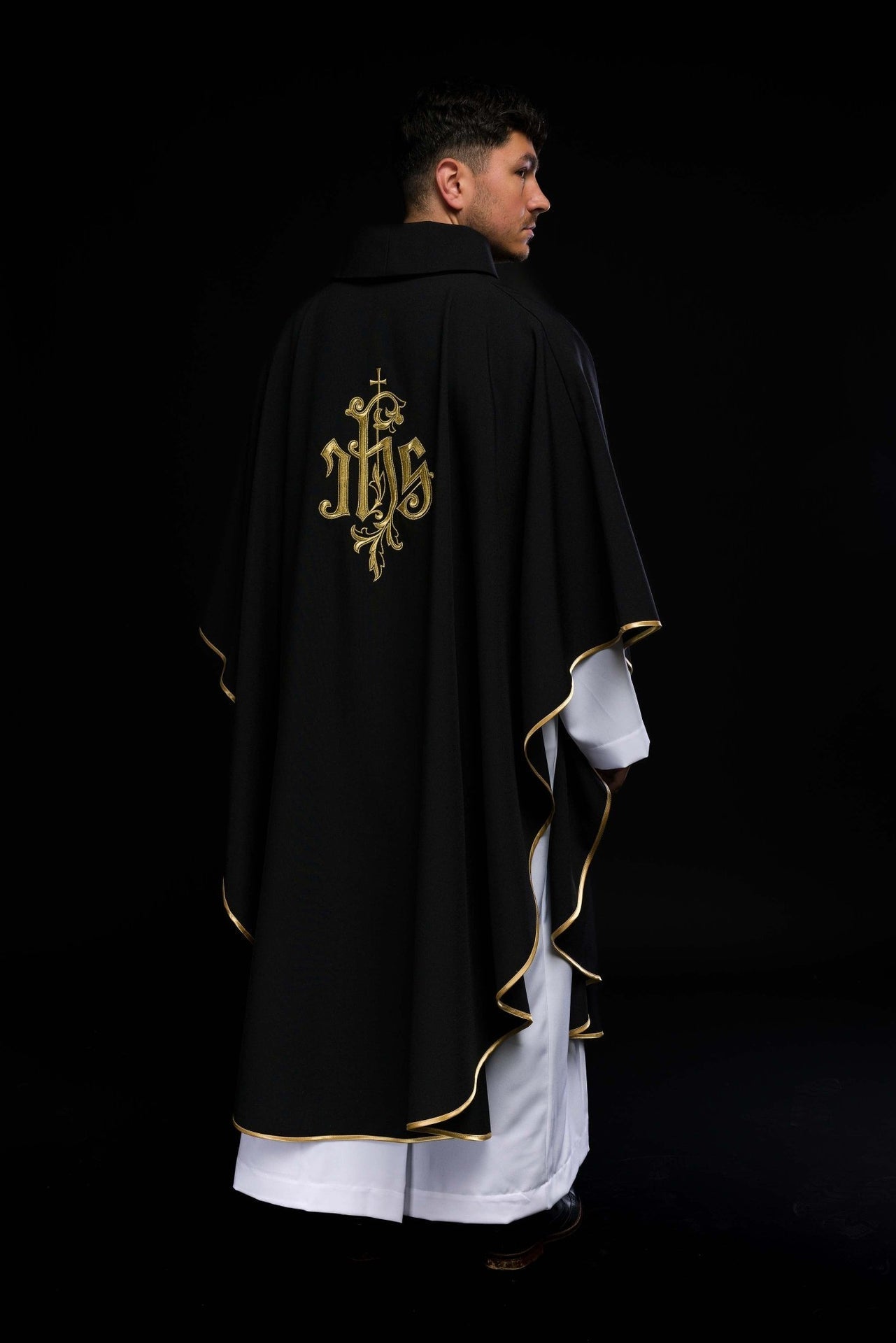 Czarny Ornat Liturgiczny IHS Haftowany Złotą Nicią - alba.pl