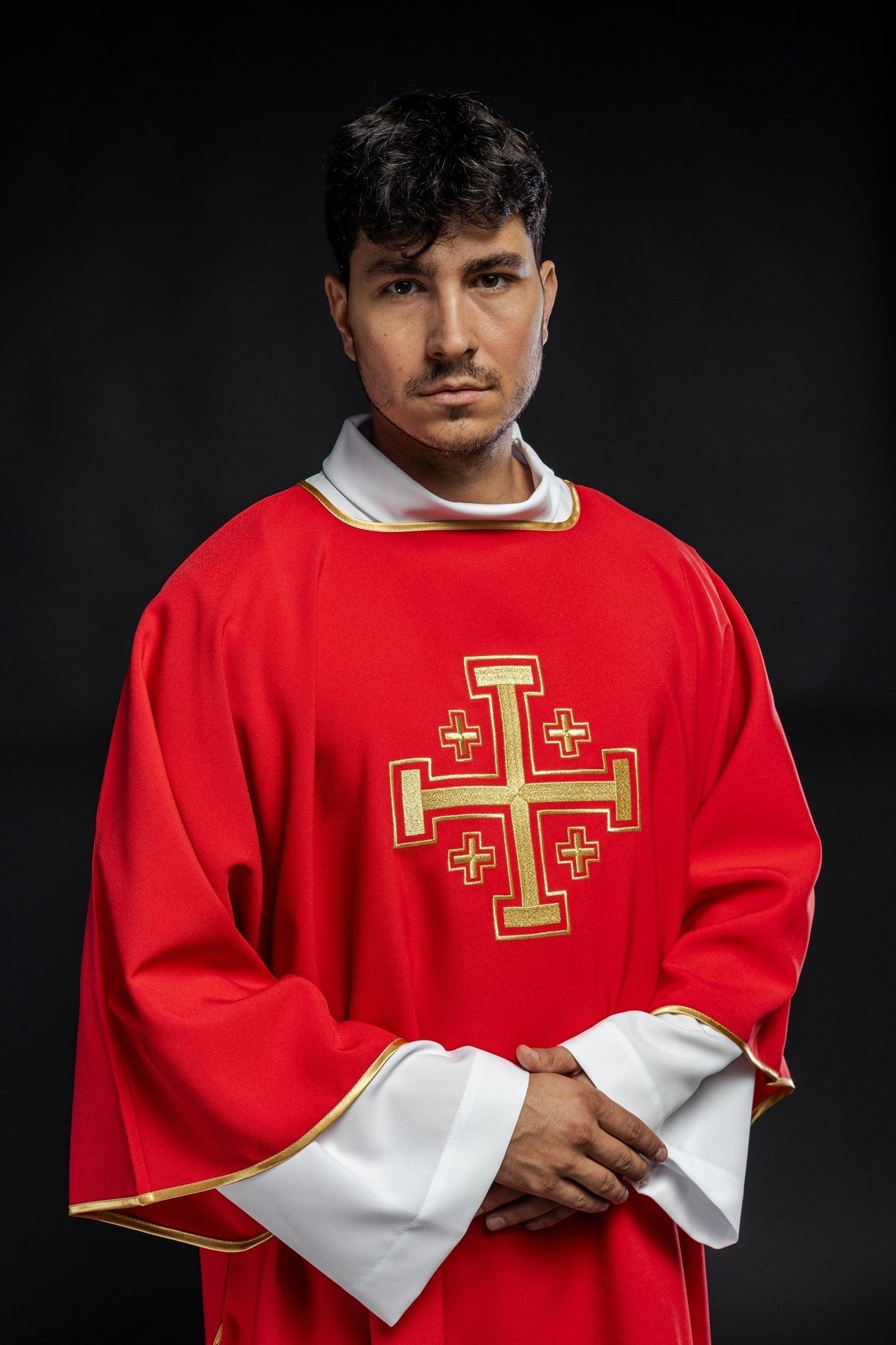 Czerwona Dalmatyka Liturgiczna Złote Krzyże - Alba Pl - alba.pl