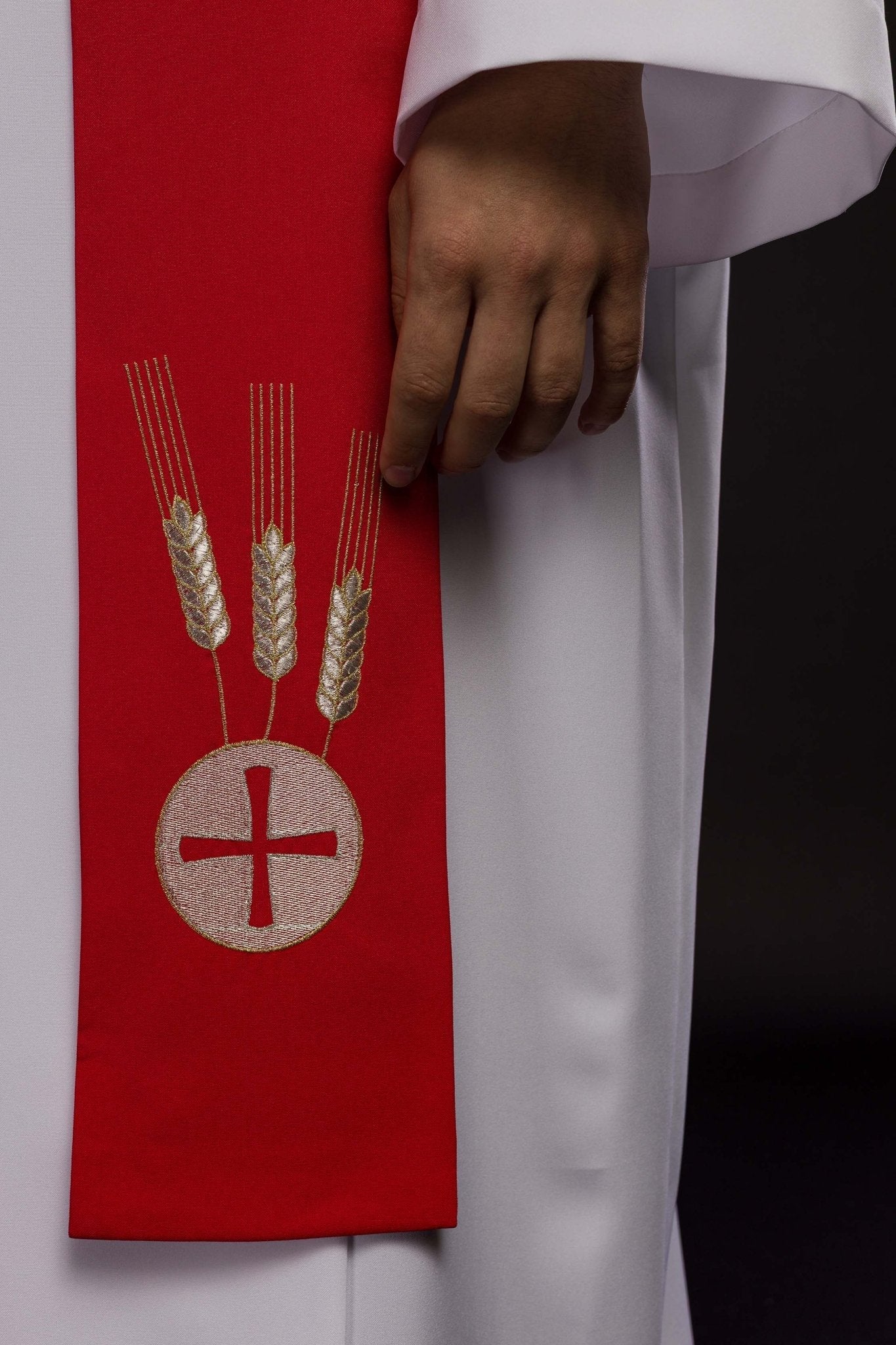 Czerwona stuła kapłańska haftowana Kielich, Kłosy i Winogrona - alba.pl