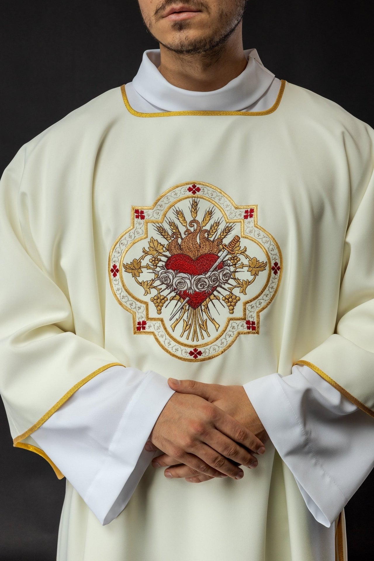 Dalmatyka Ecru z Haftem Serca Maryi Złoto-Bordowym - alba.pl