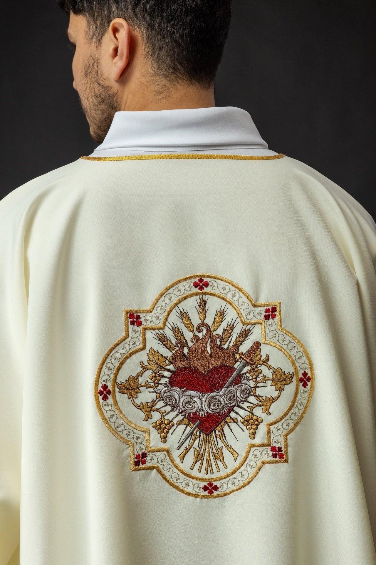 Dalmatyka Ecru z Haftem Serca Maryi Złoto-Bordowym - alba.pl