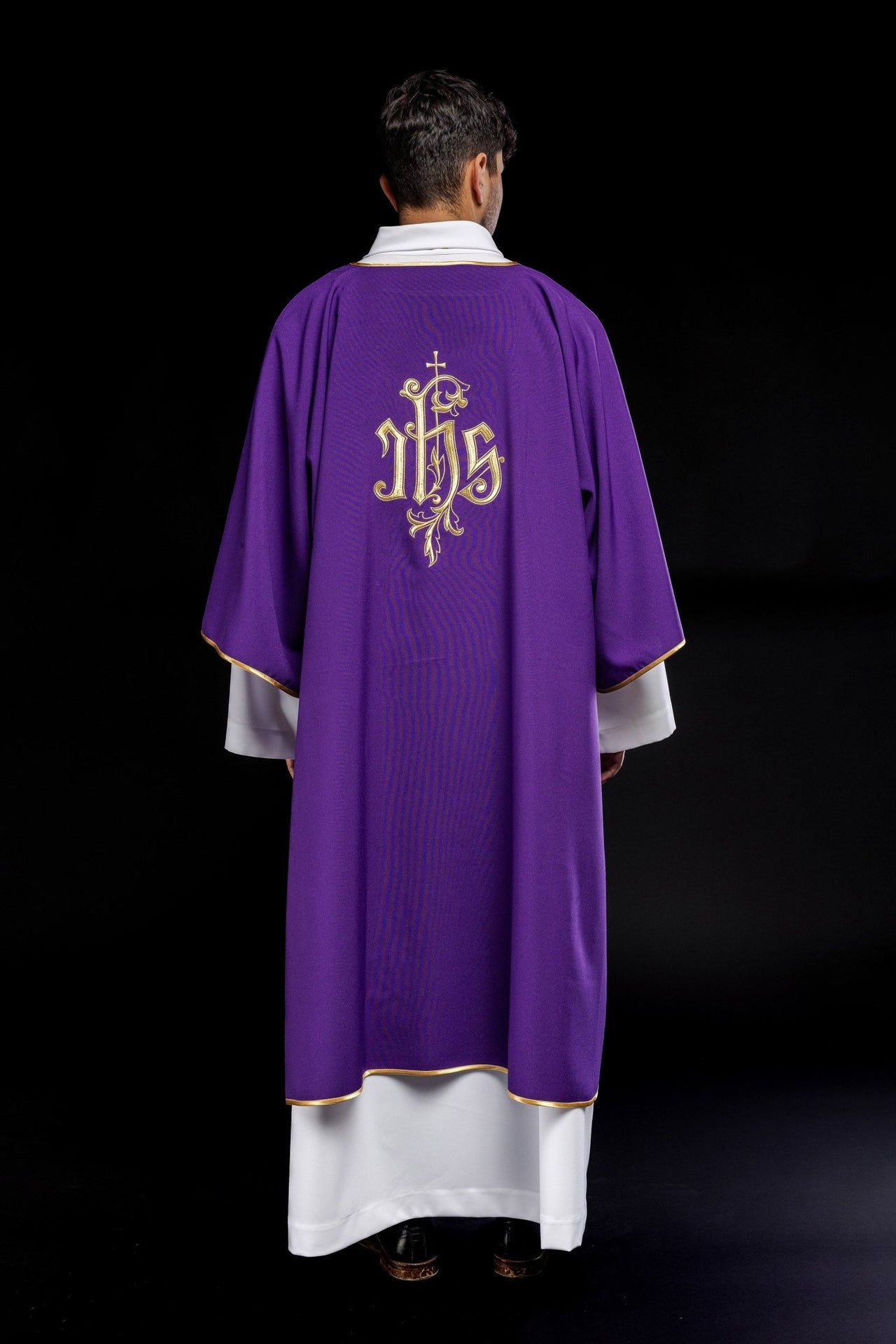 Dalmatyka Fioletowa z Haftem IHS - Liturgiczna Elegancja - alba.pl