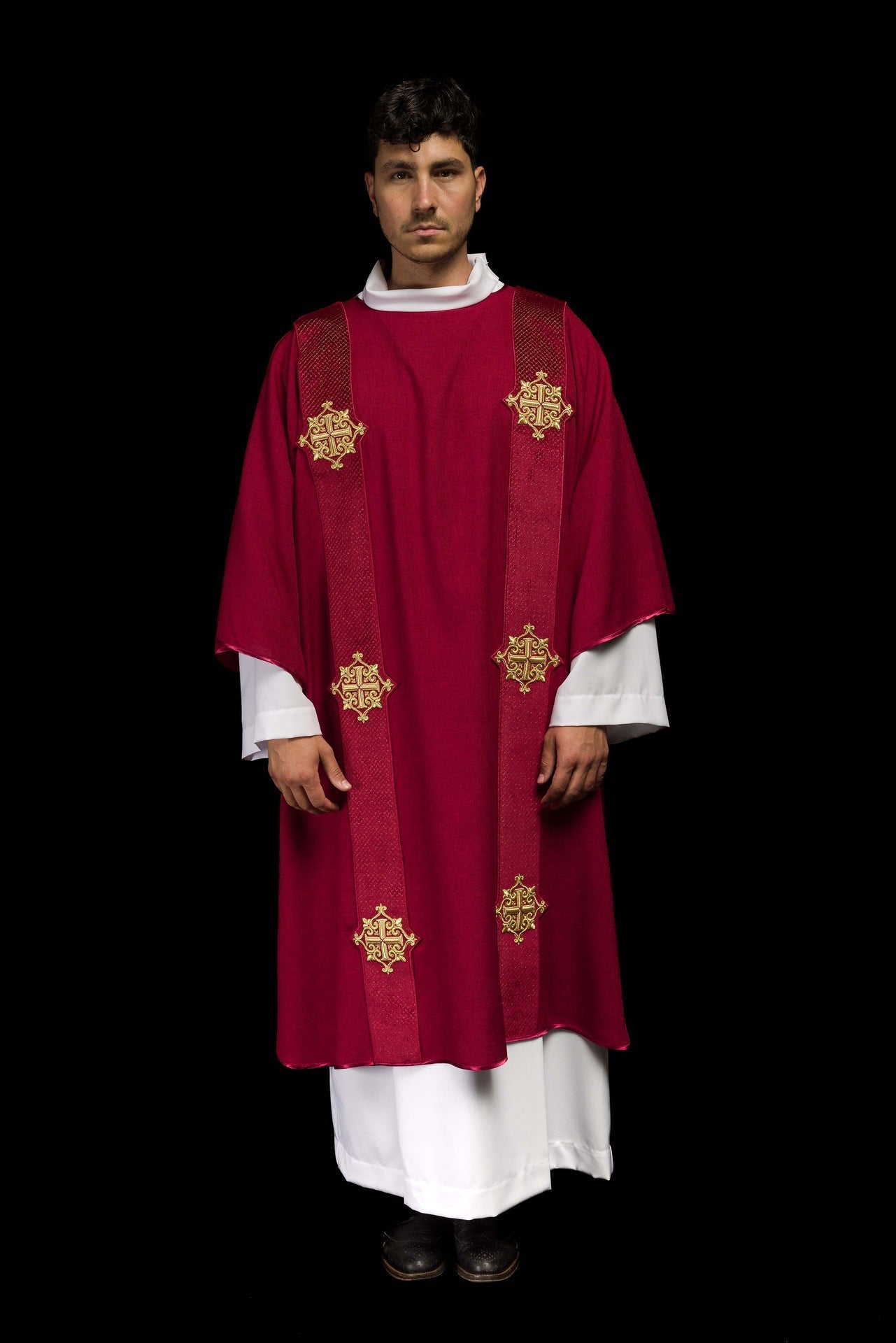 Dalmatyka Liturgiczna Czerwona z Aksamitu i Symbolami Krzyża - alba.pl