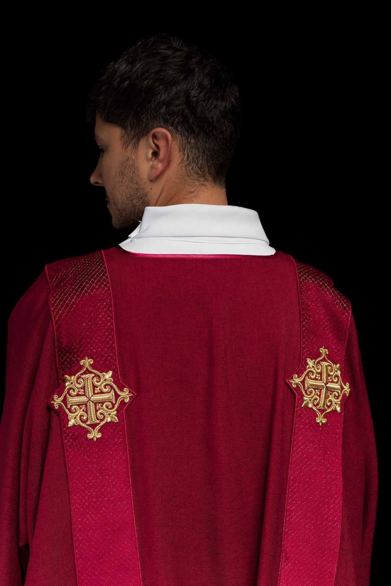Dalmatyka Liturgiczna Czerwona z Aksamitu i Symbolami Krzyża - alba.pl
