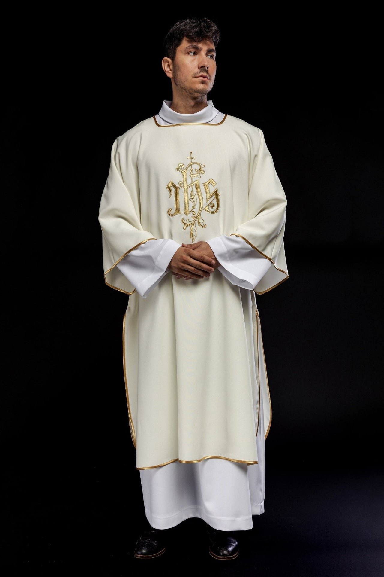 Dalmatyka Liturgiczna Ecru z Haftem IHS - Komplet ze Stułą - alba.pl