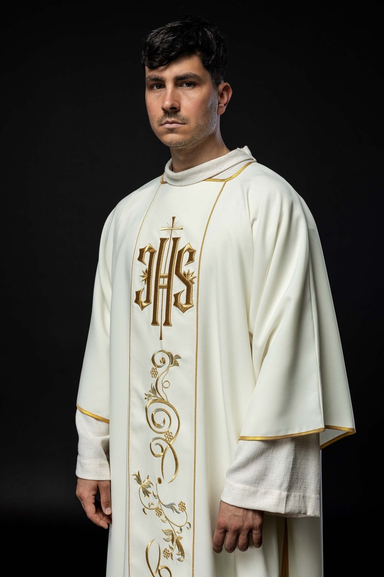 Dalmatyka Liturgiczna Ecru z Haftowanym Pasem IHS - Polski Produkt - alba.pl
