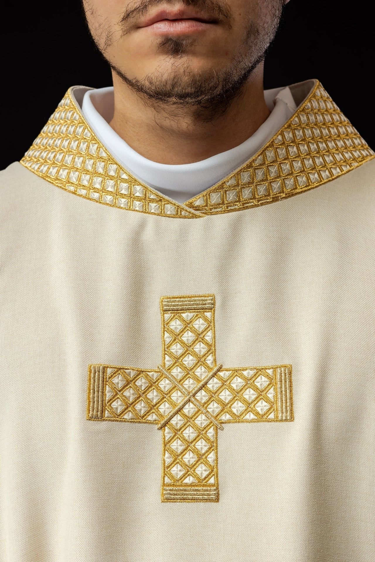 Dalmatyka Liturgiczna Ecru ze Złotymi Krzyżami i Stułą - alba.pl
