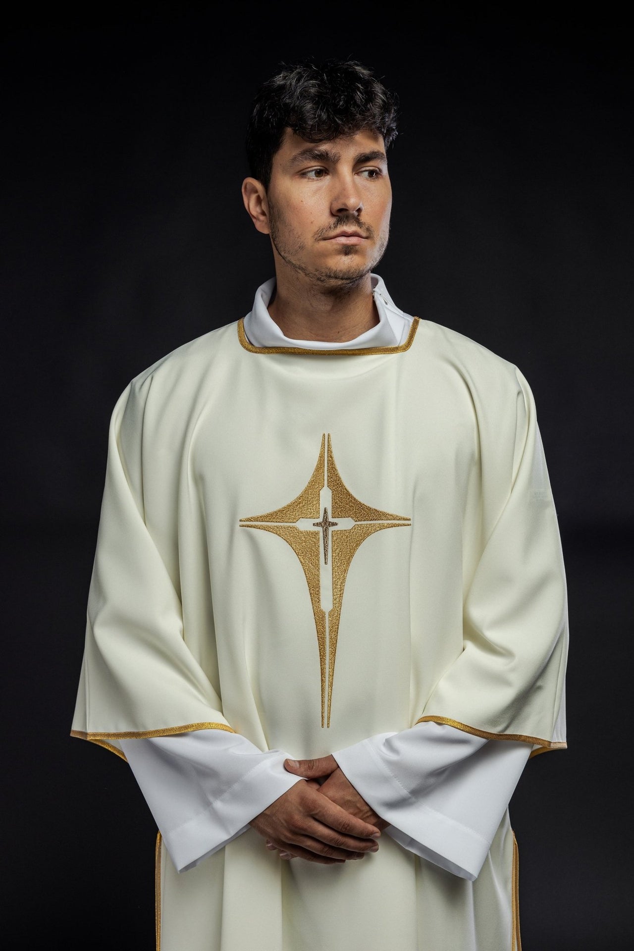 Dalmatyka Liturgiczna Ecru Złoty Krzyż - Komplet Ze Stułą - alba.pl