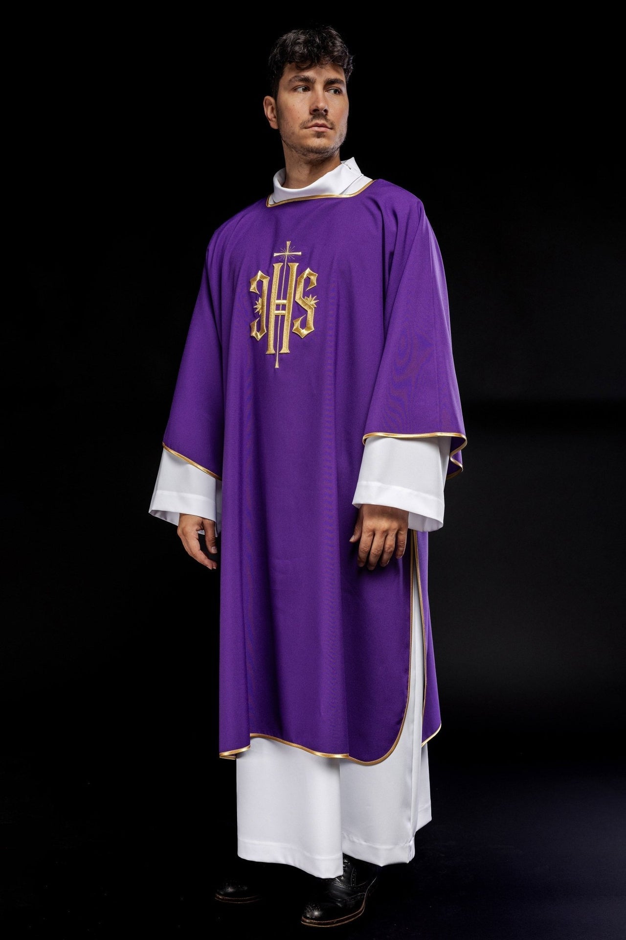 Dalmatyka Liturgiczna Fioletowa ze Złotym Haftem IHS - alba.pl