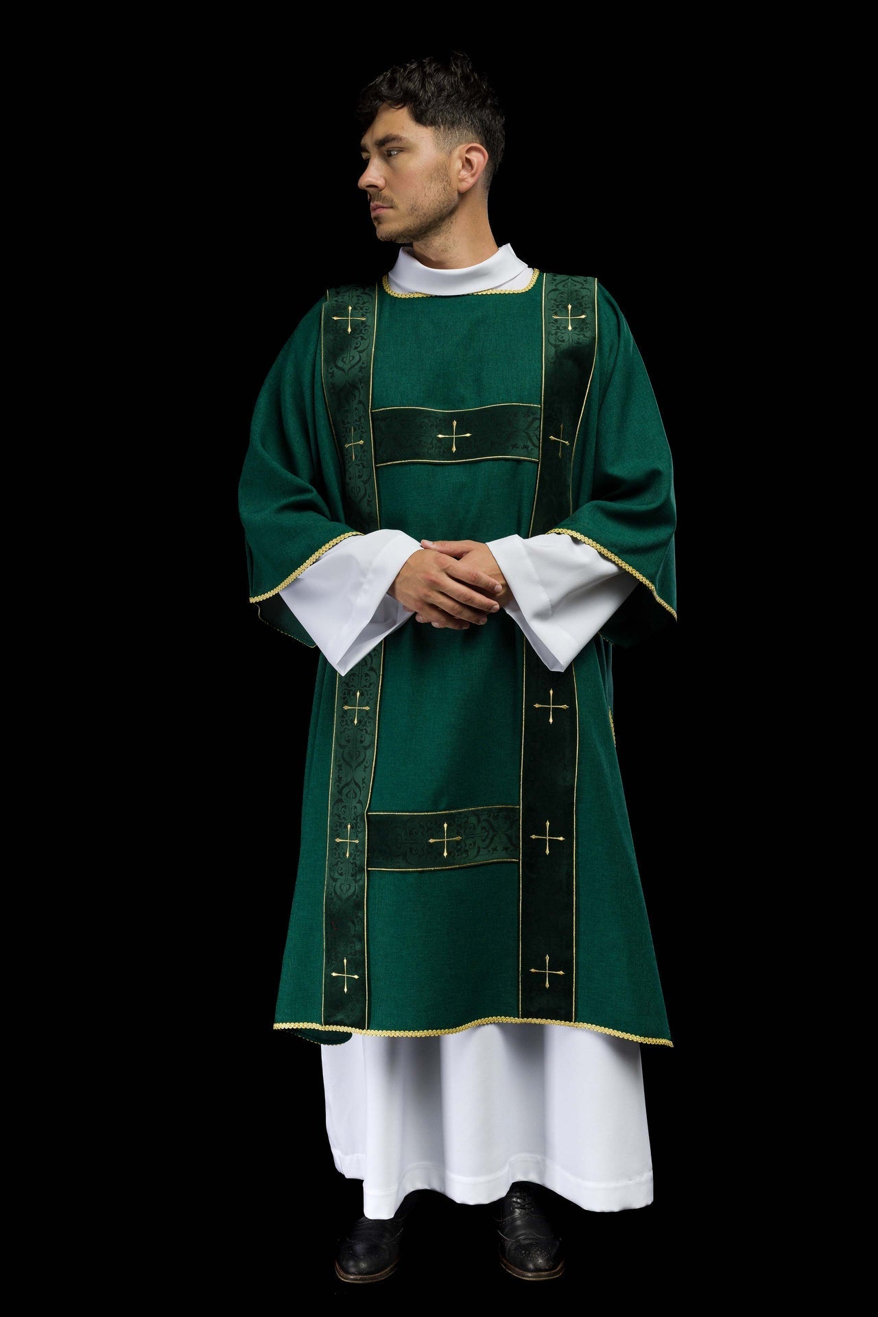 Dalmatyka Liturgiczna Zielona z Aksamitnymi Pasami i Złotym Krzyżem - alba.pl