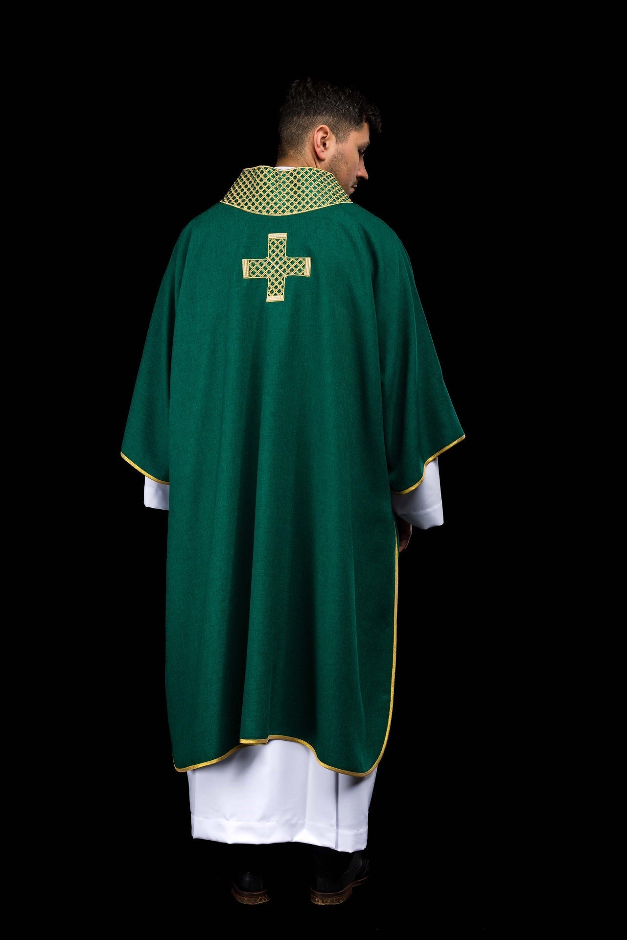 Dalmatyka Liturgiczna Zielona z Haftowanymi Krzyżami i Kołnierzem - alba.pl