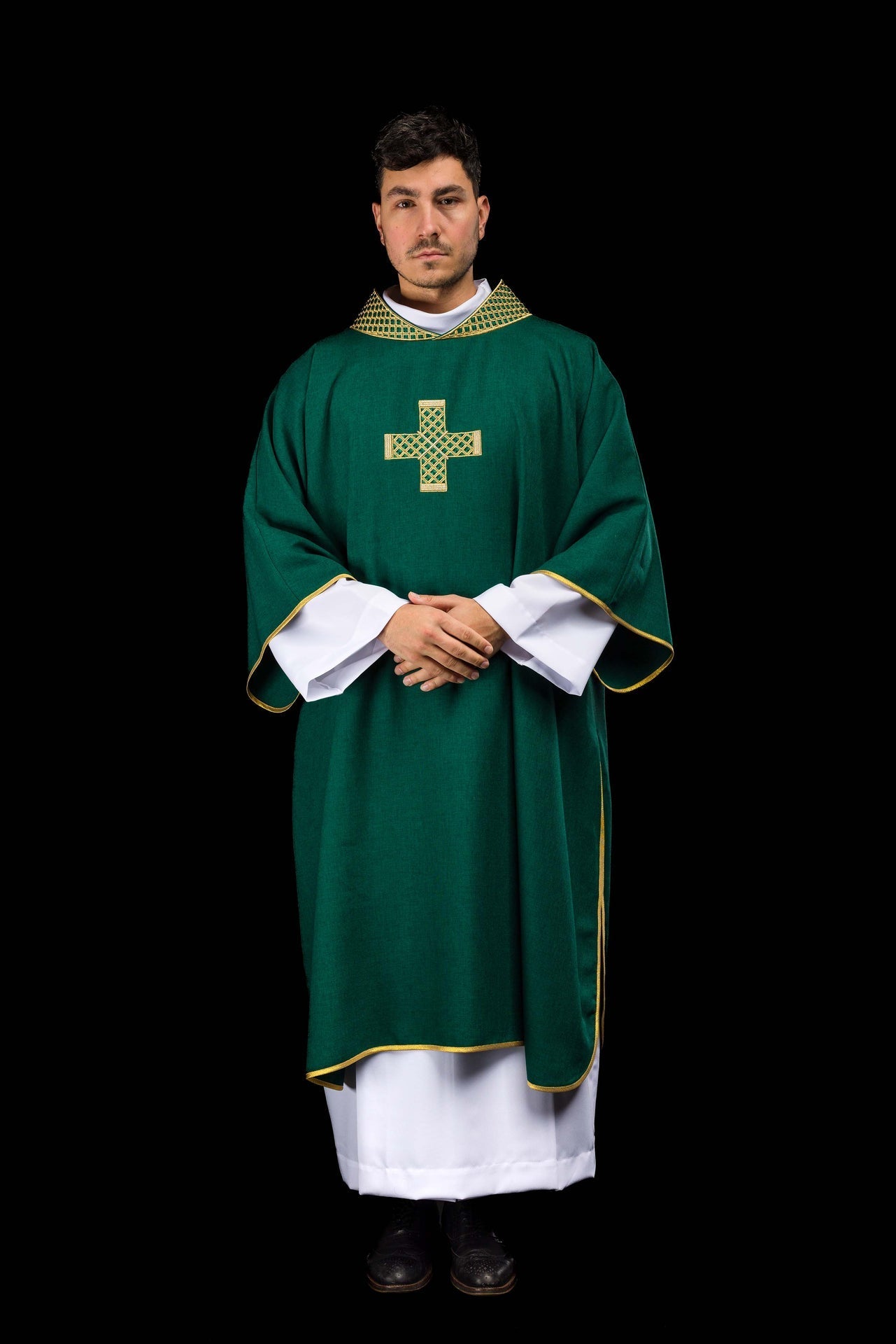 Dalmatyka Liturgiczna Zielona z Haftowanymi Krzyżami i Kołnierzem - alba.pl