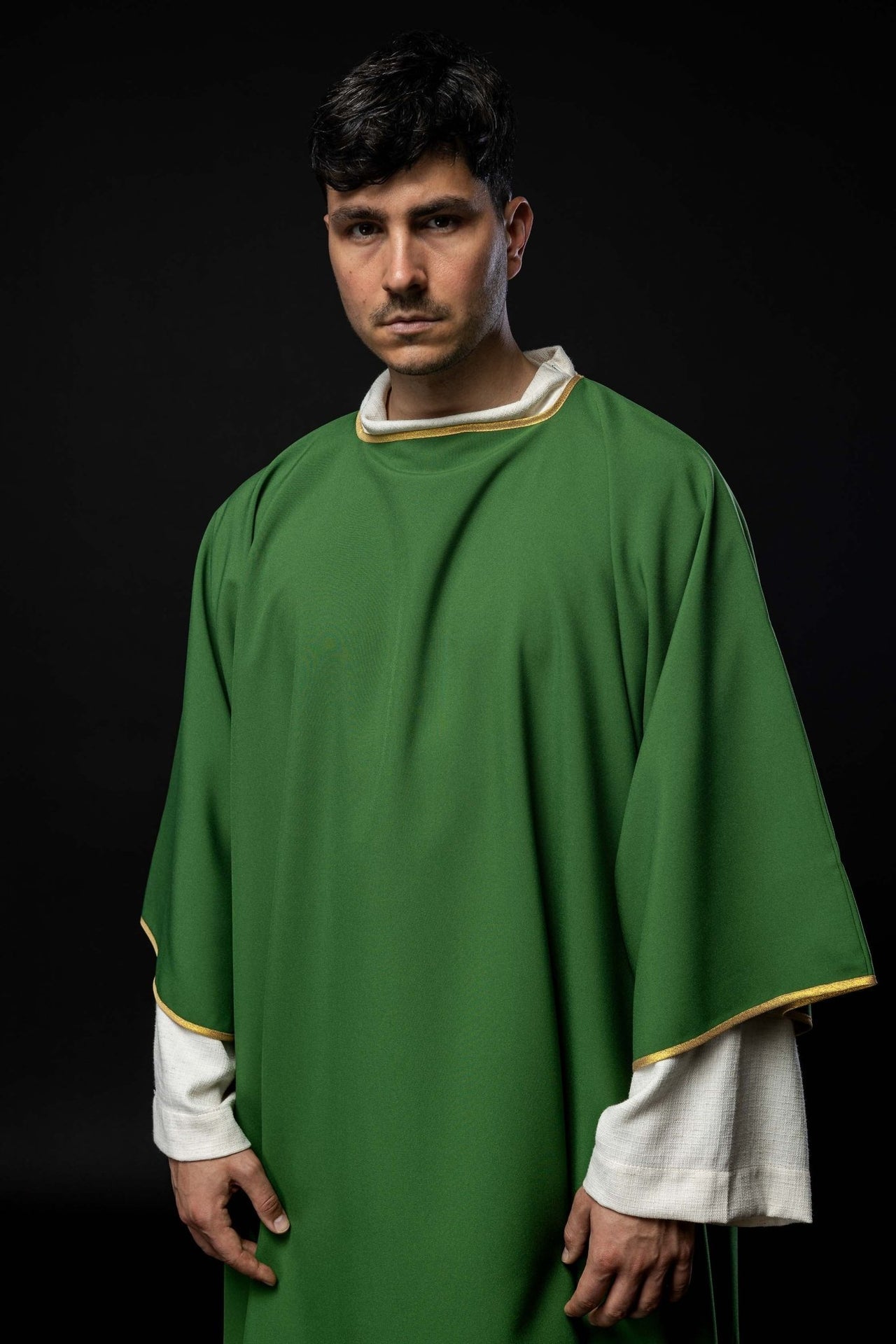 Dalmatyka Liturgiczna Zielona ze Złotą Lamówką - Gładka Tkanina - alba.pl