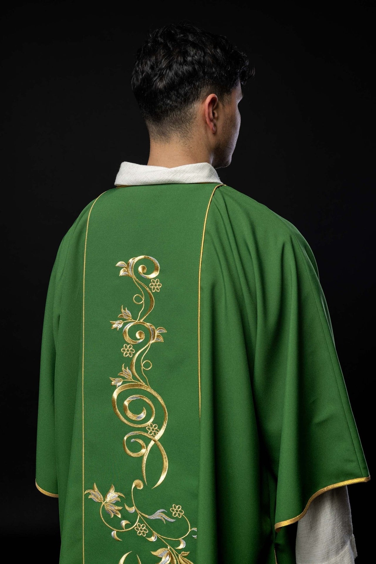 Dalmatyka Zielona z Haftowanym Pasem IHS - Liturgiczna Elegancja - alba.pl