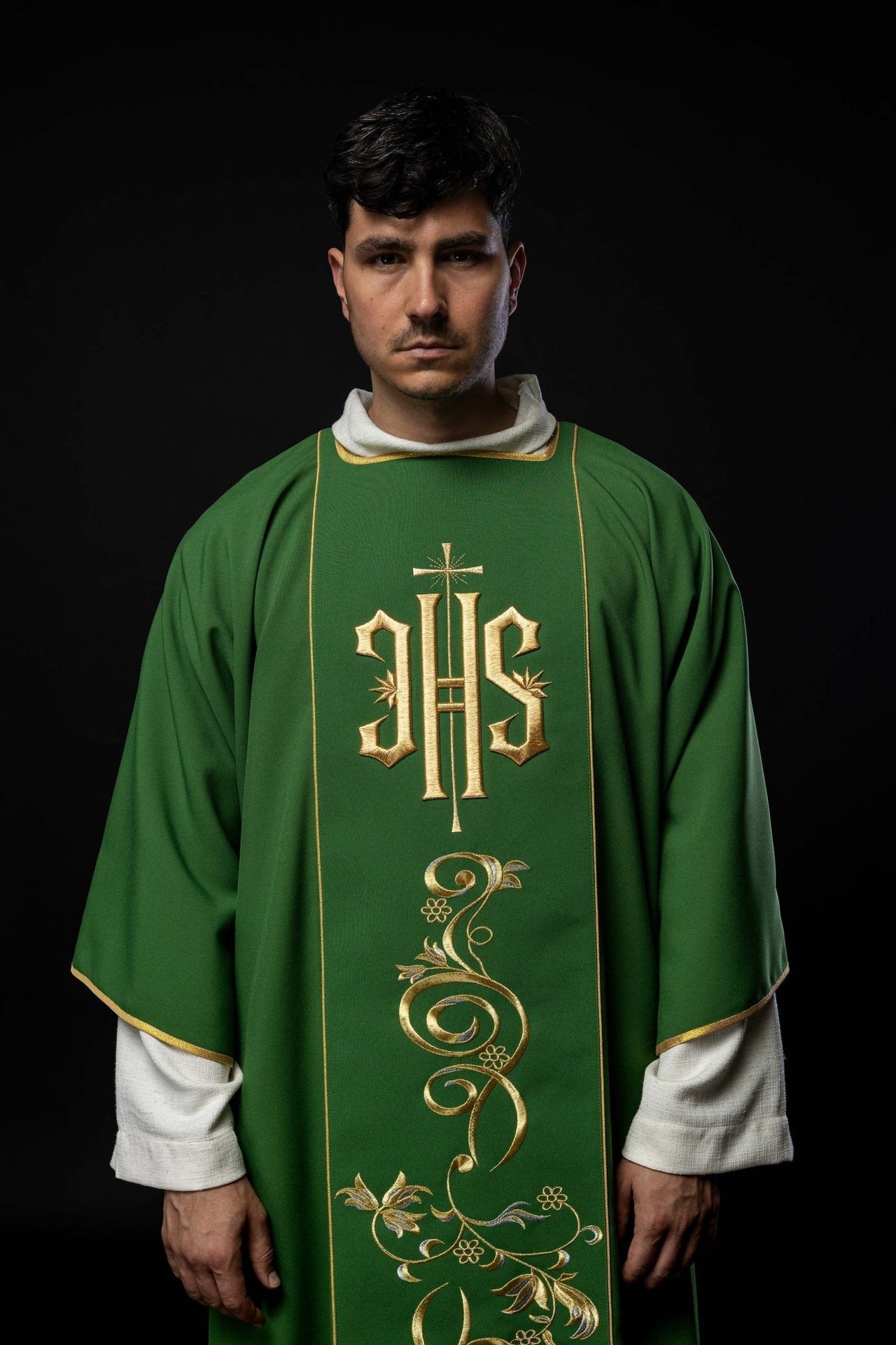 Dalmatyka Zielona z Haftowanym Pasem IHS - Liturgiczna Elegancja - alba.pl