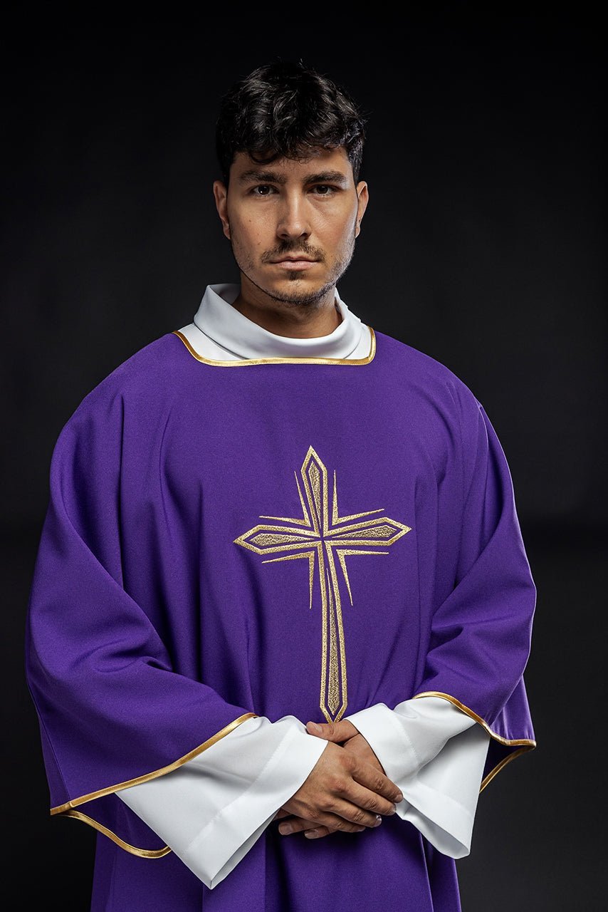 Fioletowa Dalmatyka Liturgiczna ze Złotym Krzyżem i Stułą - alba.pl