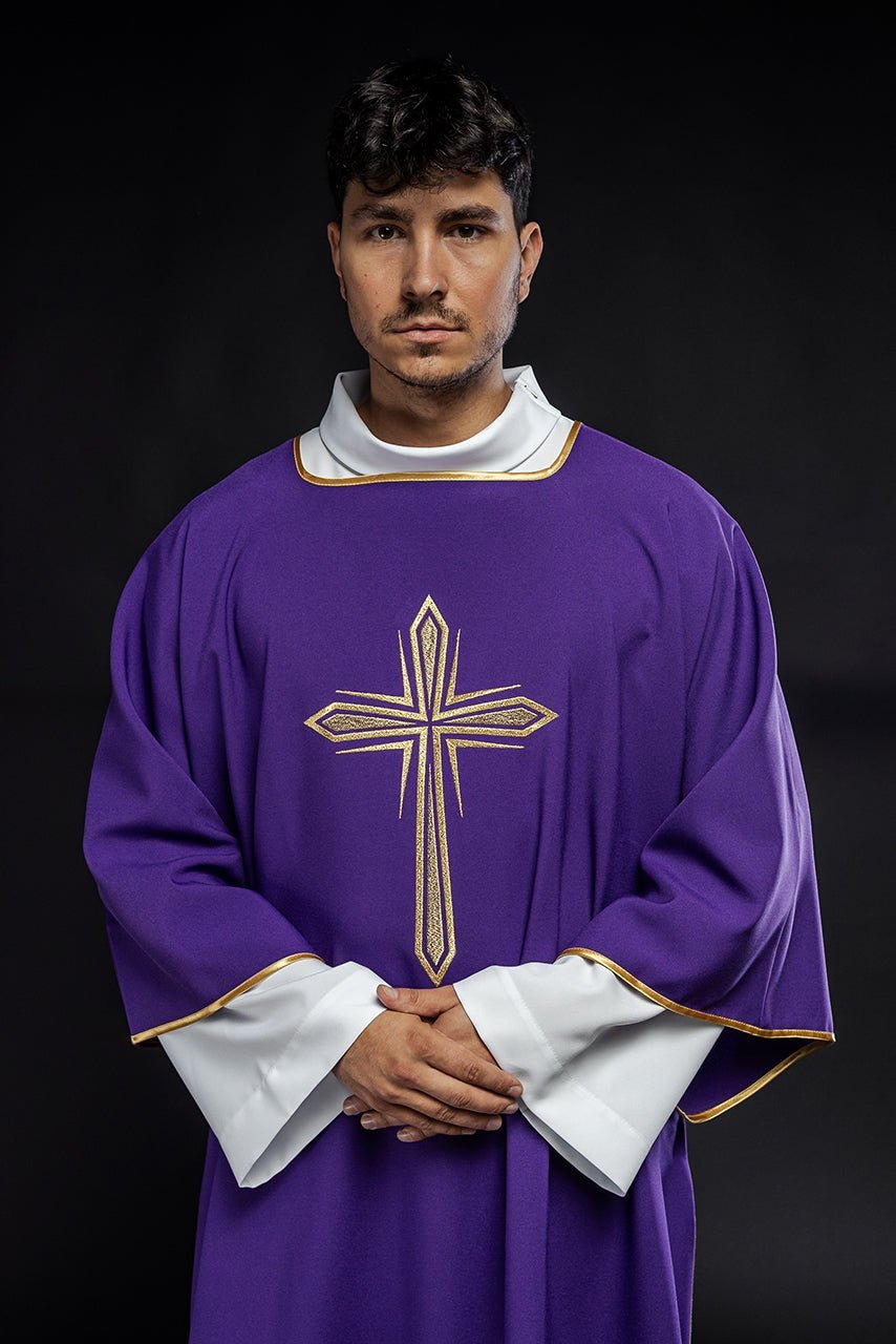 Fioletowa Dalmatyka Liturgiczna ze Złotym Krzyżem i Stułą - alba.pl