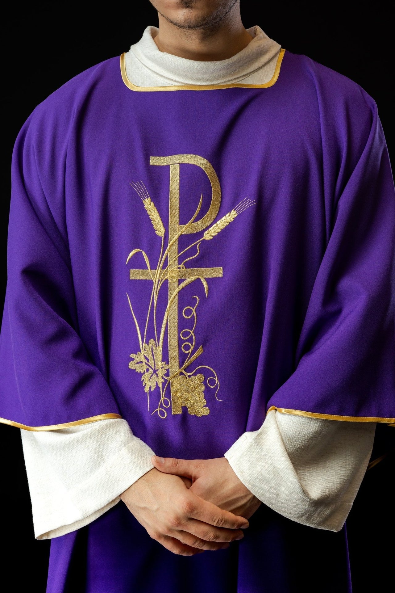 Fioletowa Dalmatyka Liturgiczna ze Złotym Krzyżem Pax - alba.pl