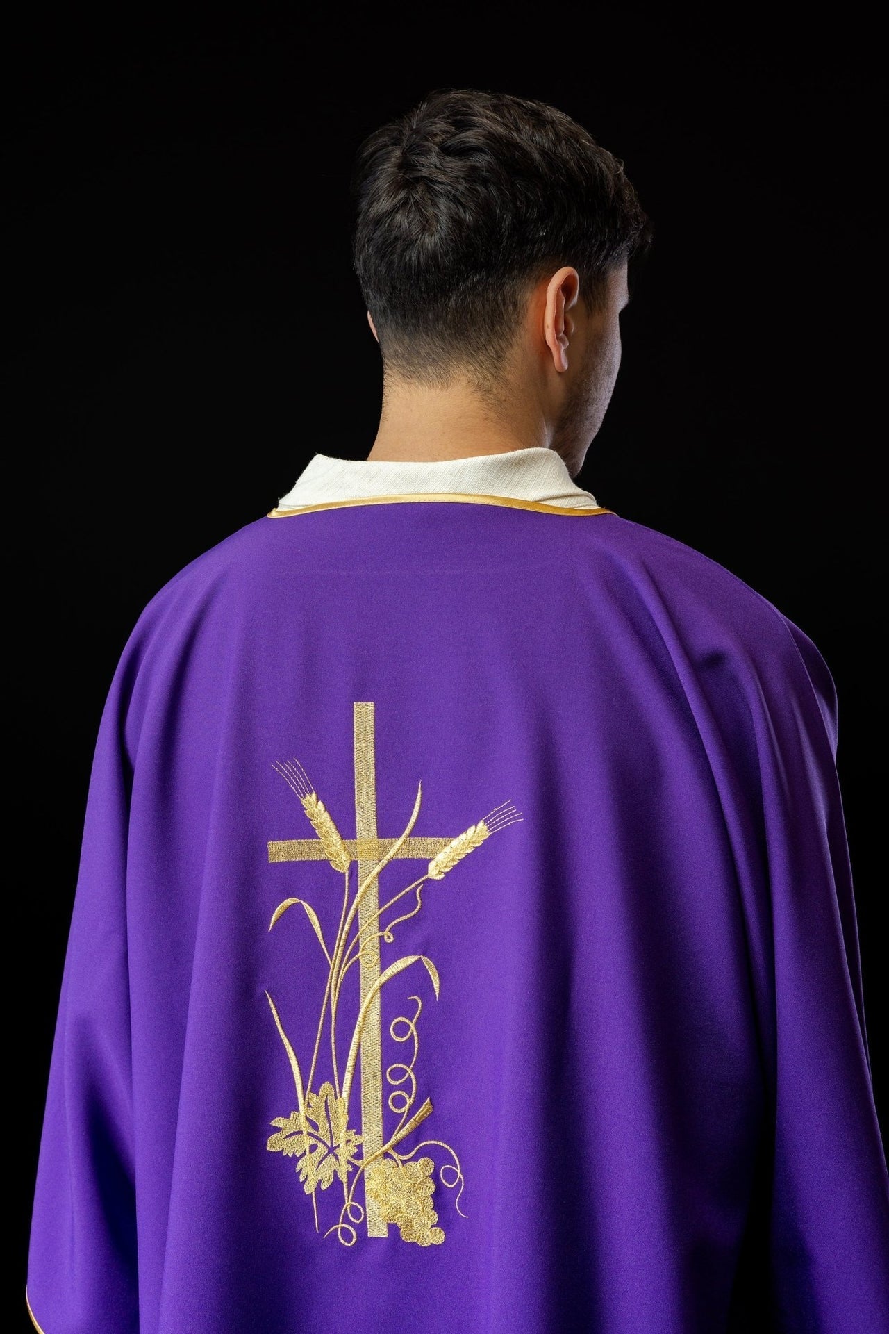 Fioletowa Dalmatyka Liturgiczna ze Złotym Krzyżem Pax - alba.pl