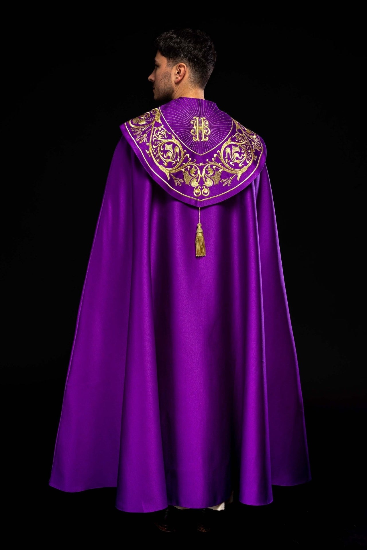 Fioletowa Kapa Liturgiczna Złoty Monogram IHS Satyna - alba.pl