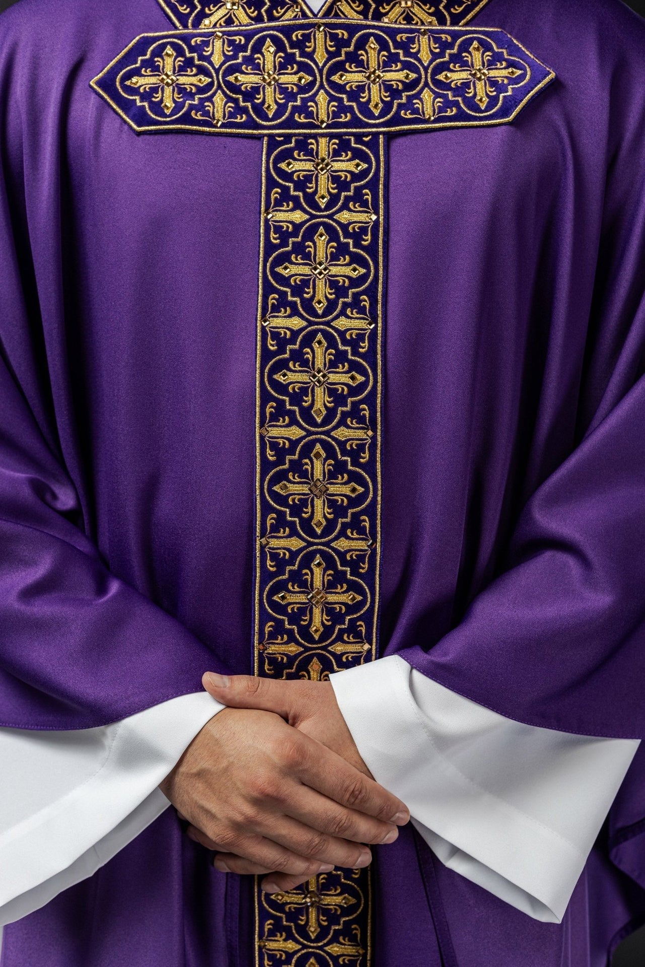 Fioletowy Ornat Liturgiczny Zdobiony Kamieniami - Polski Produkt - alba.pl