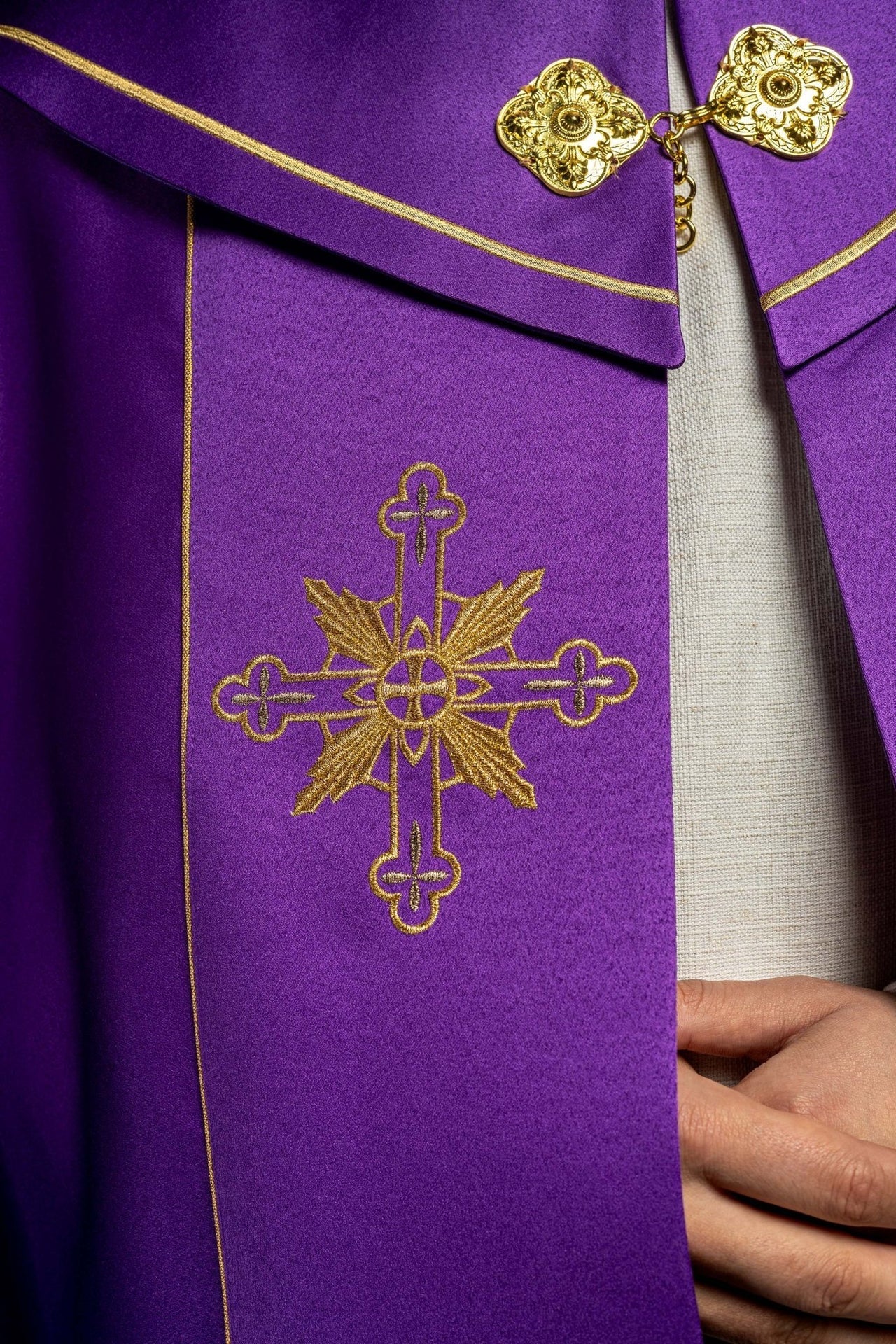 Kapa Eucharystyczna IHS Fioletowa Satyna Nabłyszczana z Stułą - alba.pl