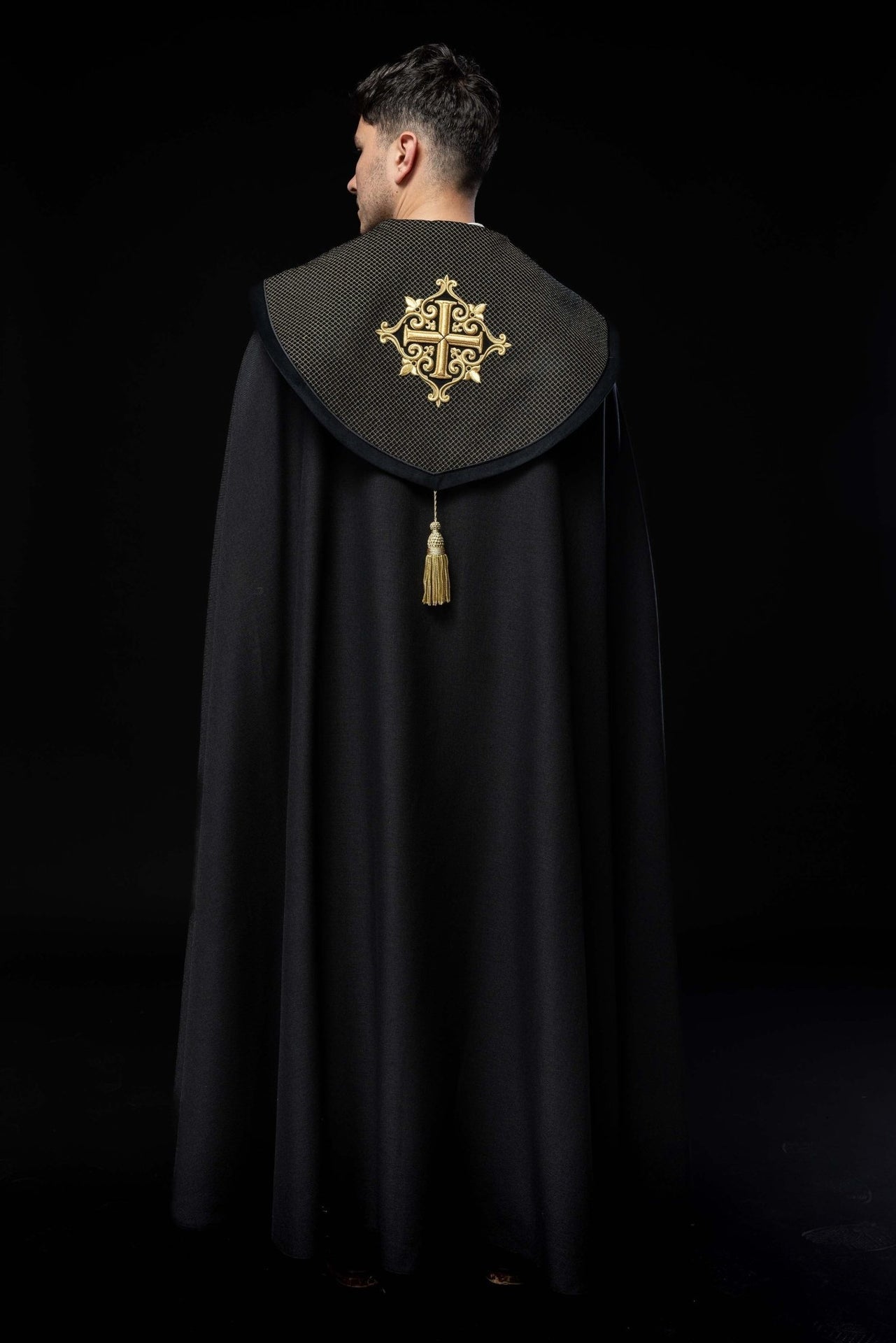 Kapa Liturgiczna Aksamitna Czarna z Haftowanymi Krzyżami - alba.pl