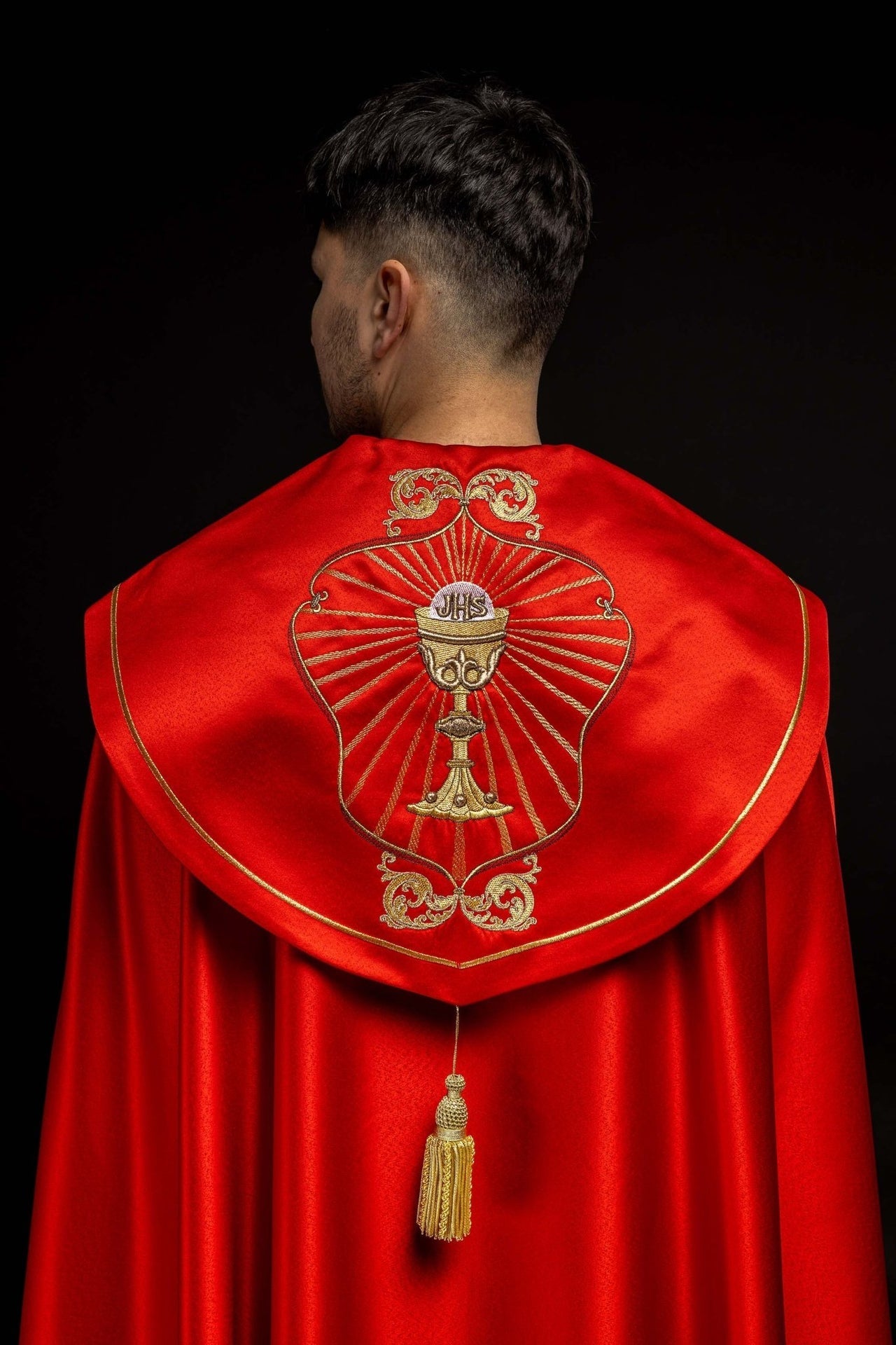 Kapa Liturgiczna Czerwona Haft Kielich IHS Satyna Polska - alba.pl