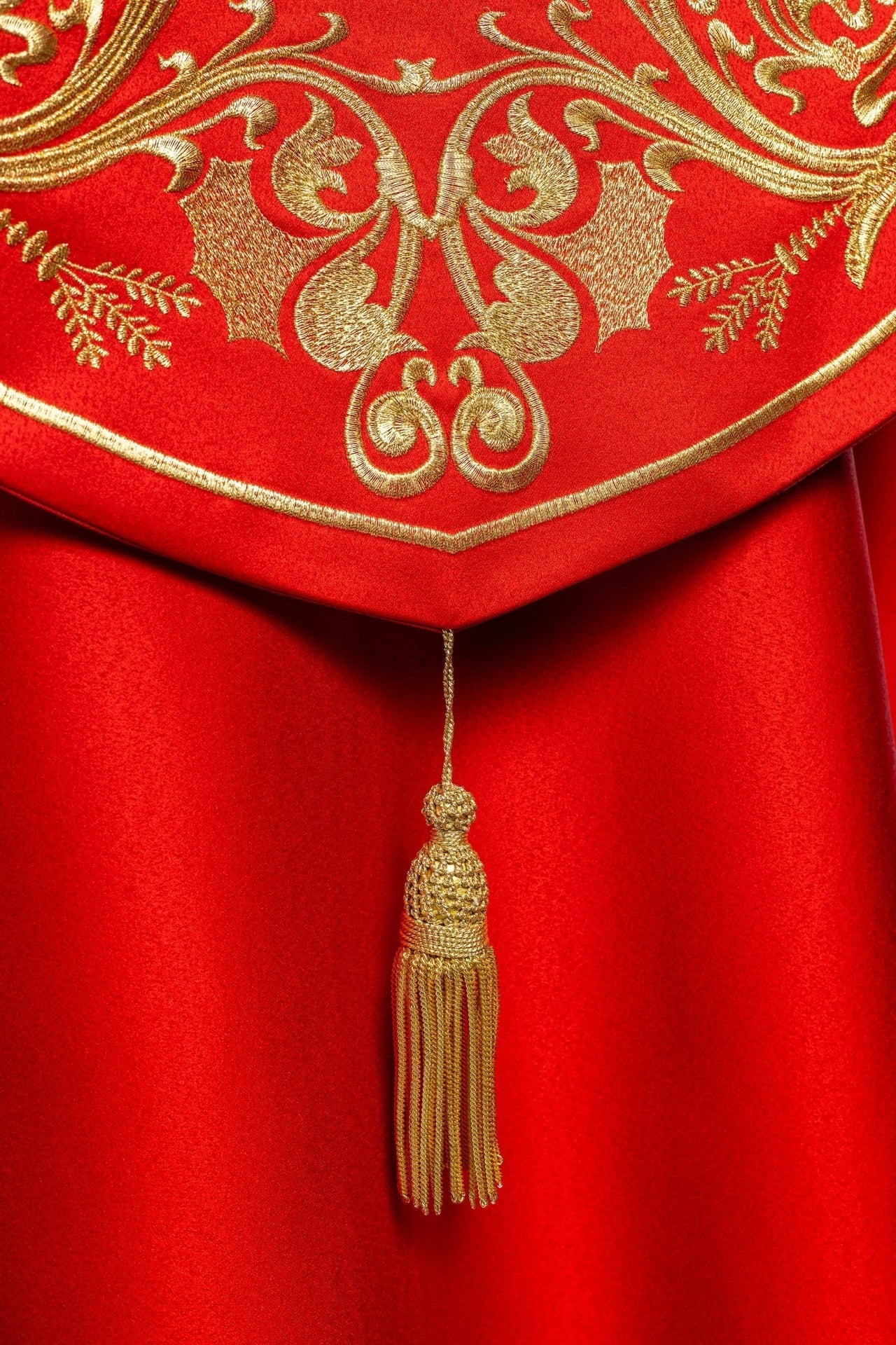 Kapa Liturgiczna Czerwona z Haftem IHS Złota Nić - Polska Produkcja - alba.pl