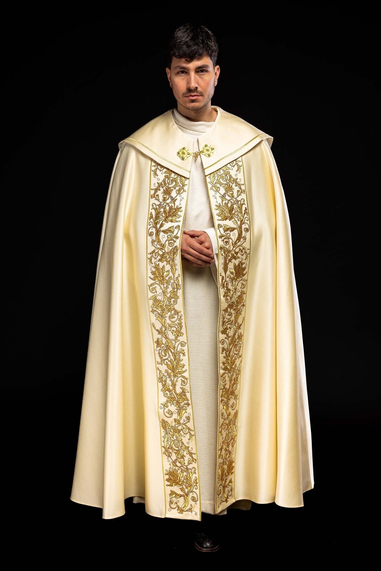 Kapa Liturgiczna Ecru Haftowany Kielich - Elegancka Satyna - alba.pl