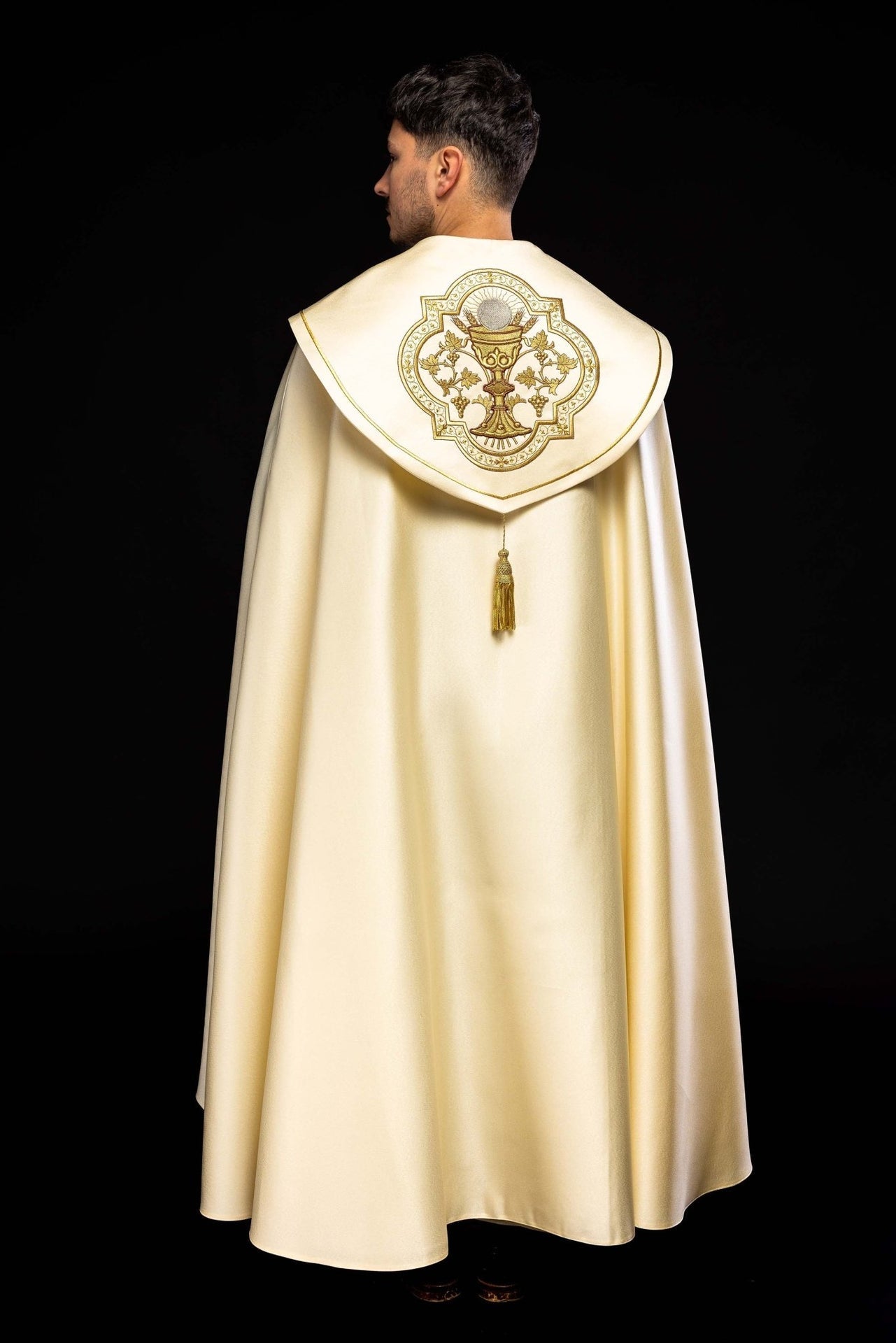 Kapa Liturgiczna Ecru Haftowany Kielich - Elegancka Satyna - alba.pl