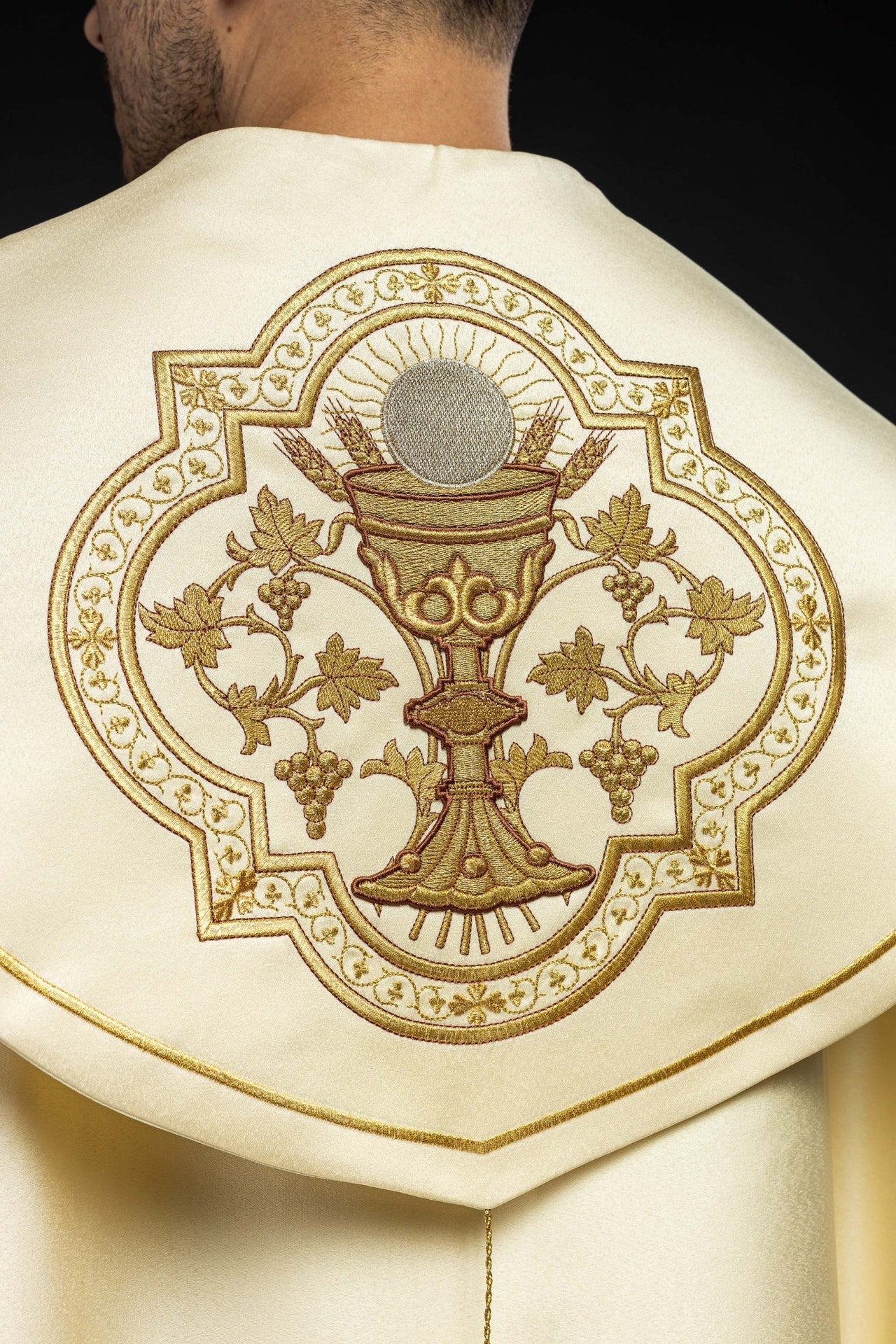 Kapa Liturgiczna Ecru Haftowany Kielich - Elegancka Satyna - alba.pl