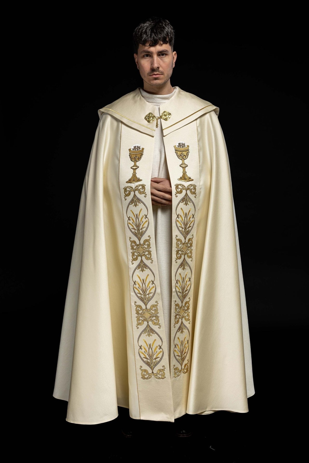 Kapa Liturgiczna Ecru Haftowany Kielich IHS - Satyna Gładka - alba.pl