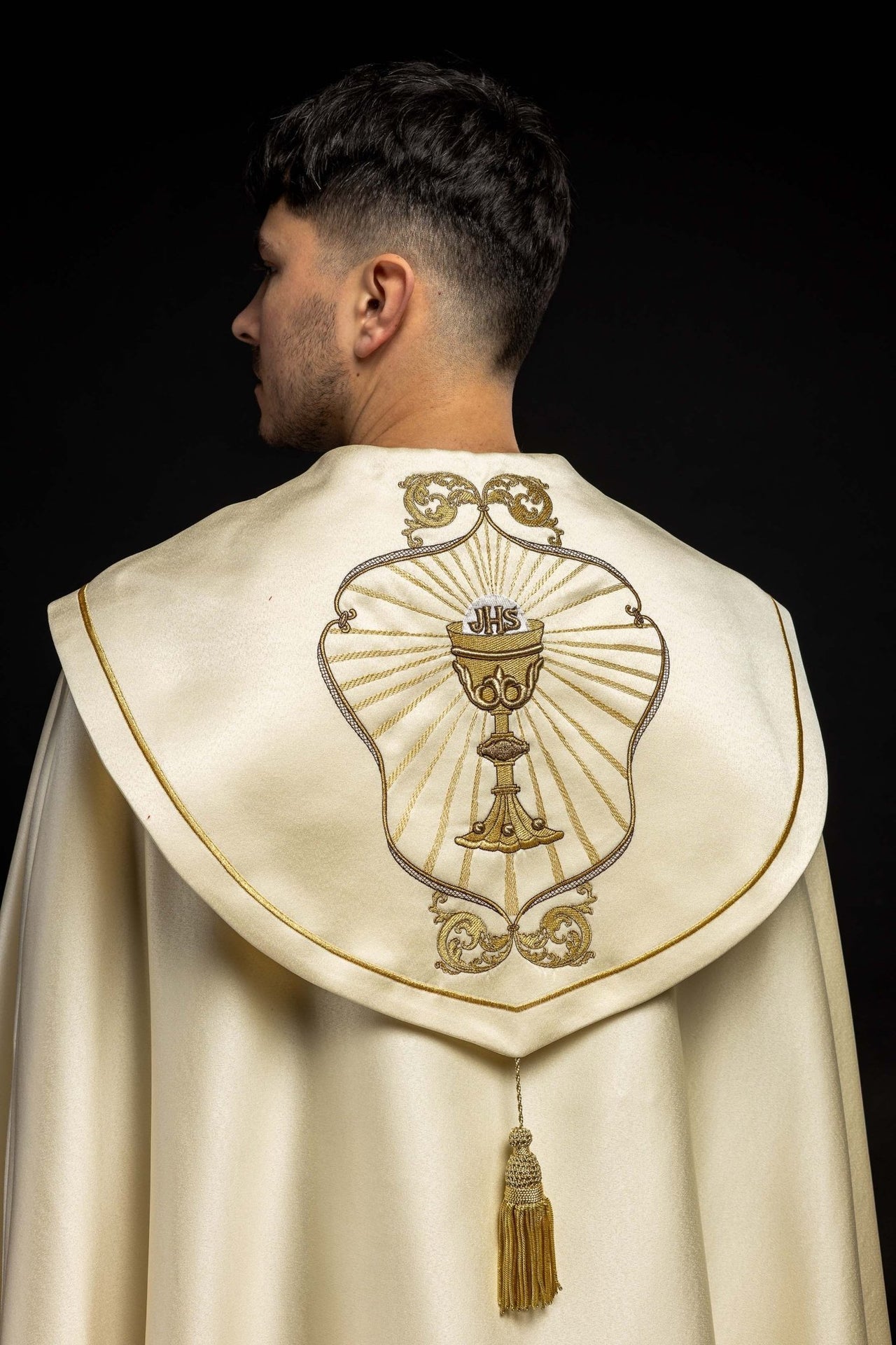 Kapa Liturgiczna Ecru Haftowany Kielich IHS - Satyna Gładka - alba.pl