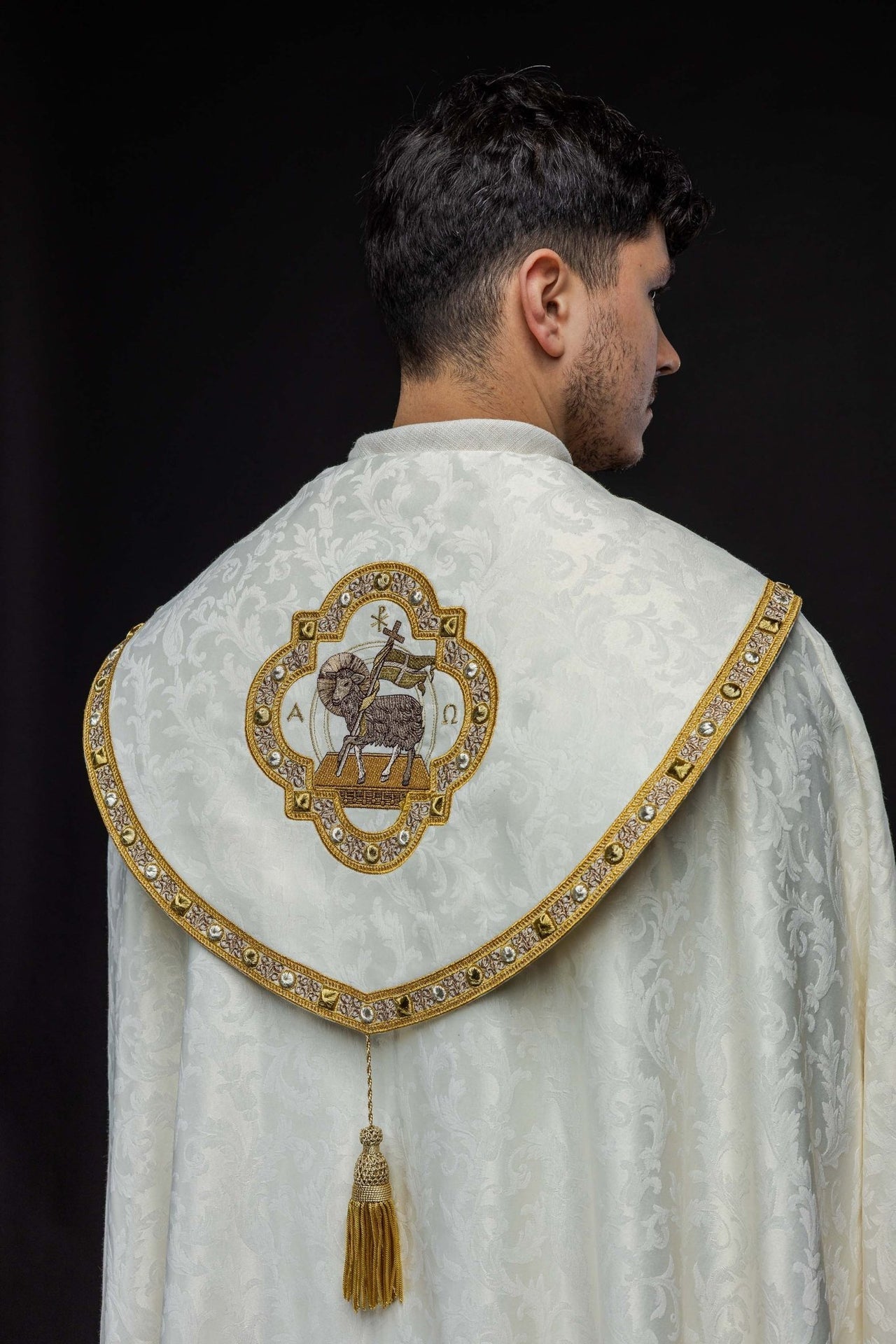 Kapa Liturgiczna Ecru z Haftem Baranka Bożego - Wielkanocna - alba.pl