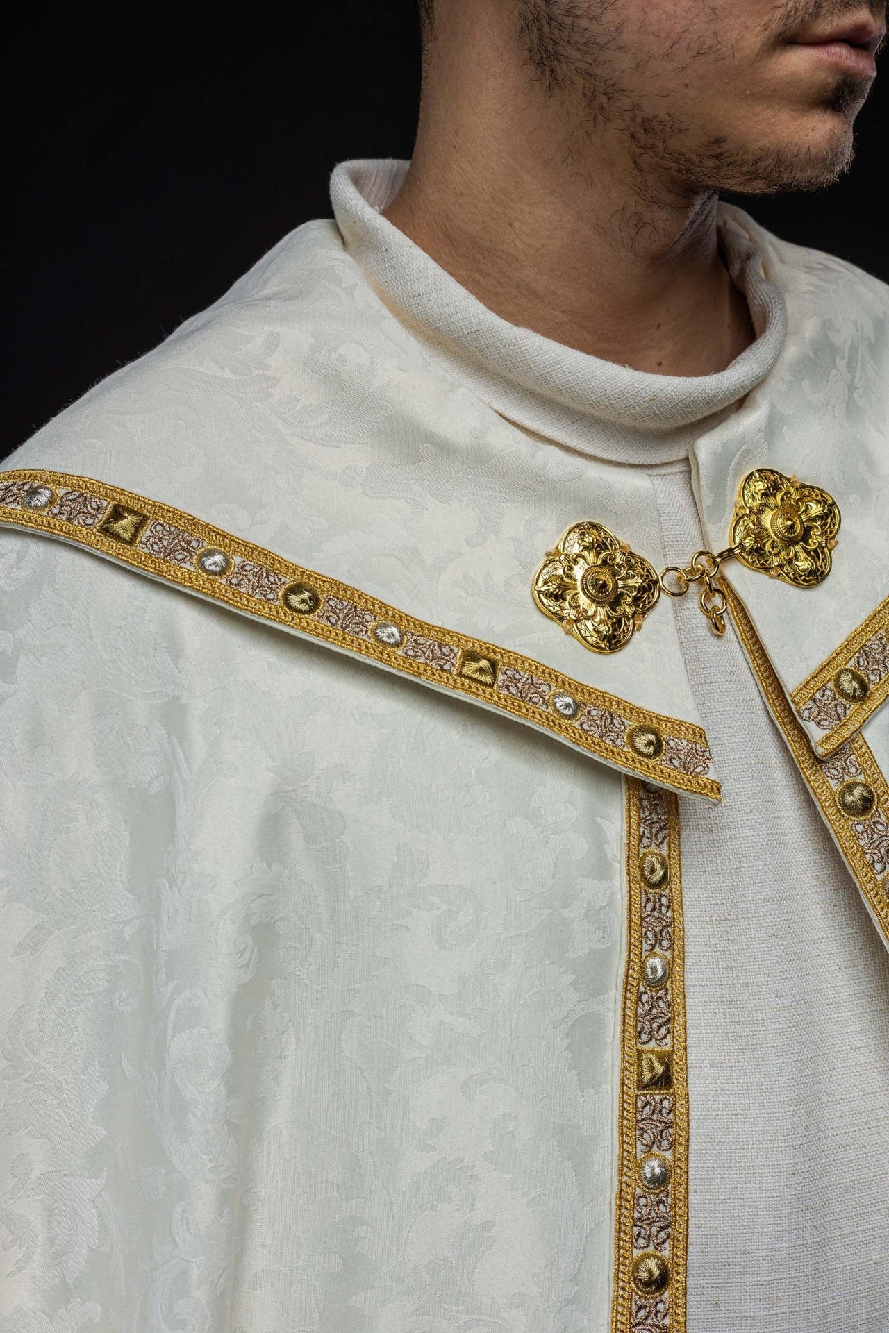 Kapa Liturgiczna Ecru z Haftem Baranka Bożego - Wielkanocna - alba.pl